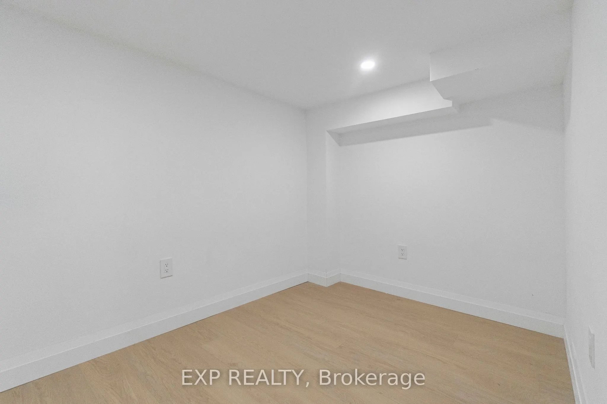64 Lancaster Street E