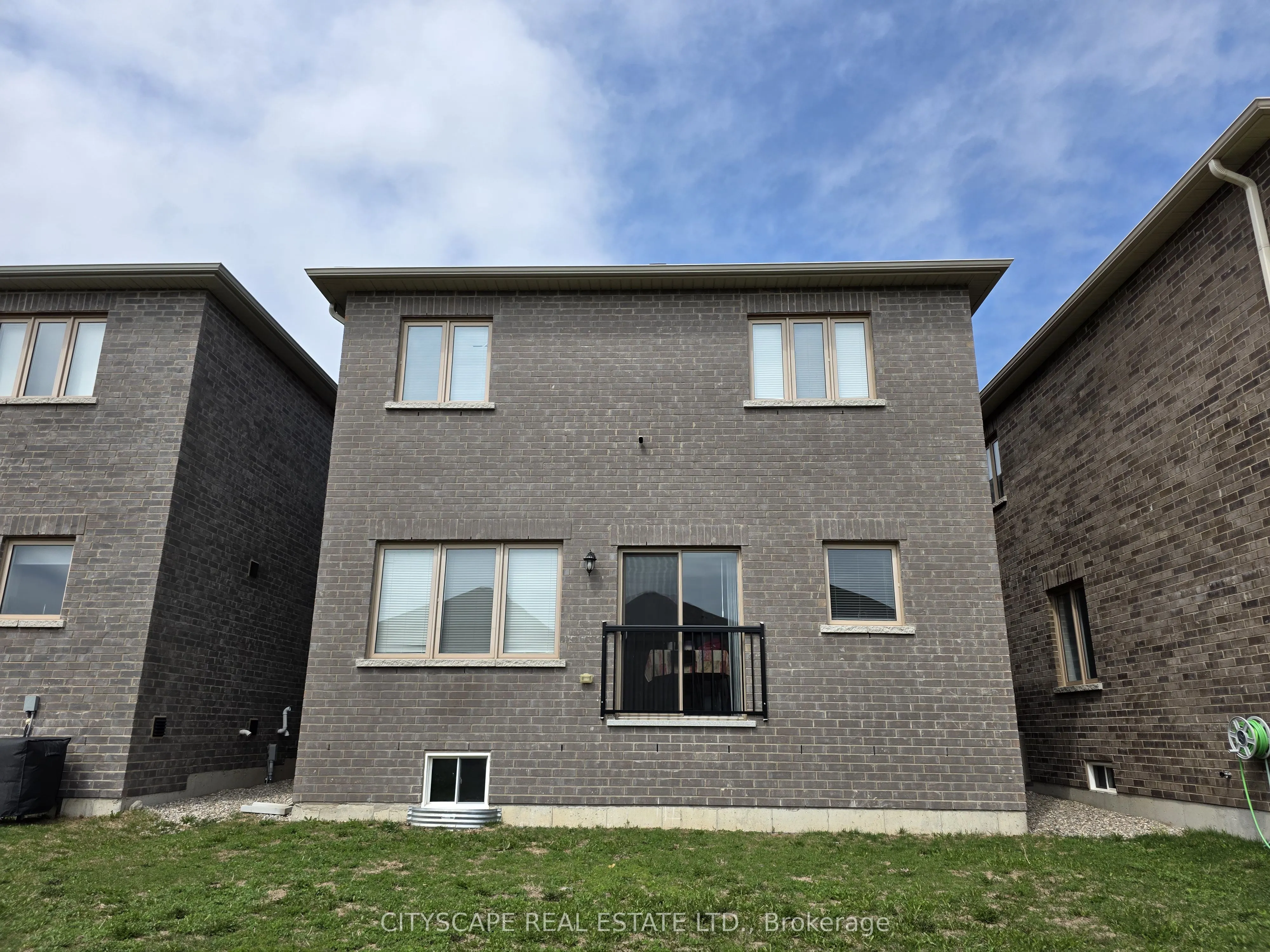 351 Ridley Crescent