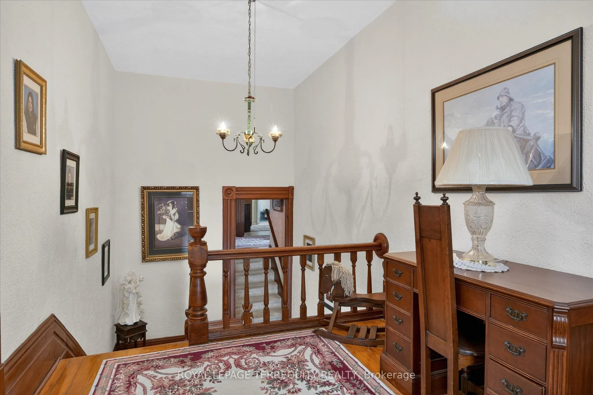 16 Booth Street S