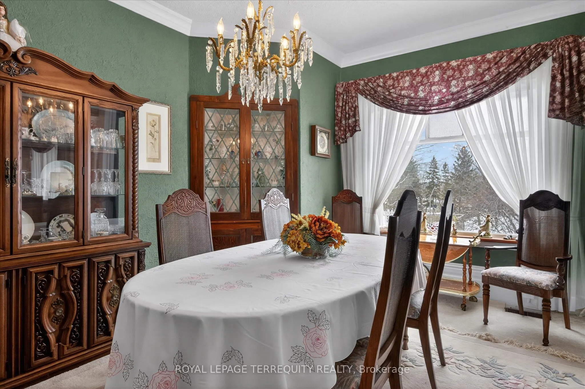 16 Booth Street S