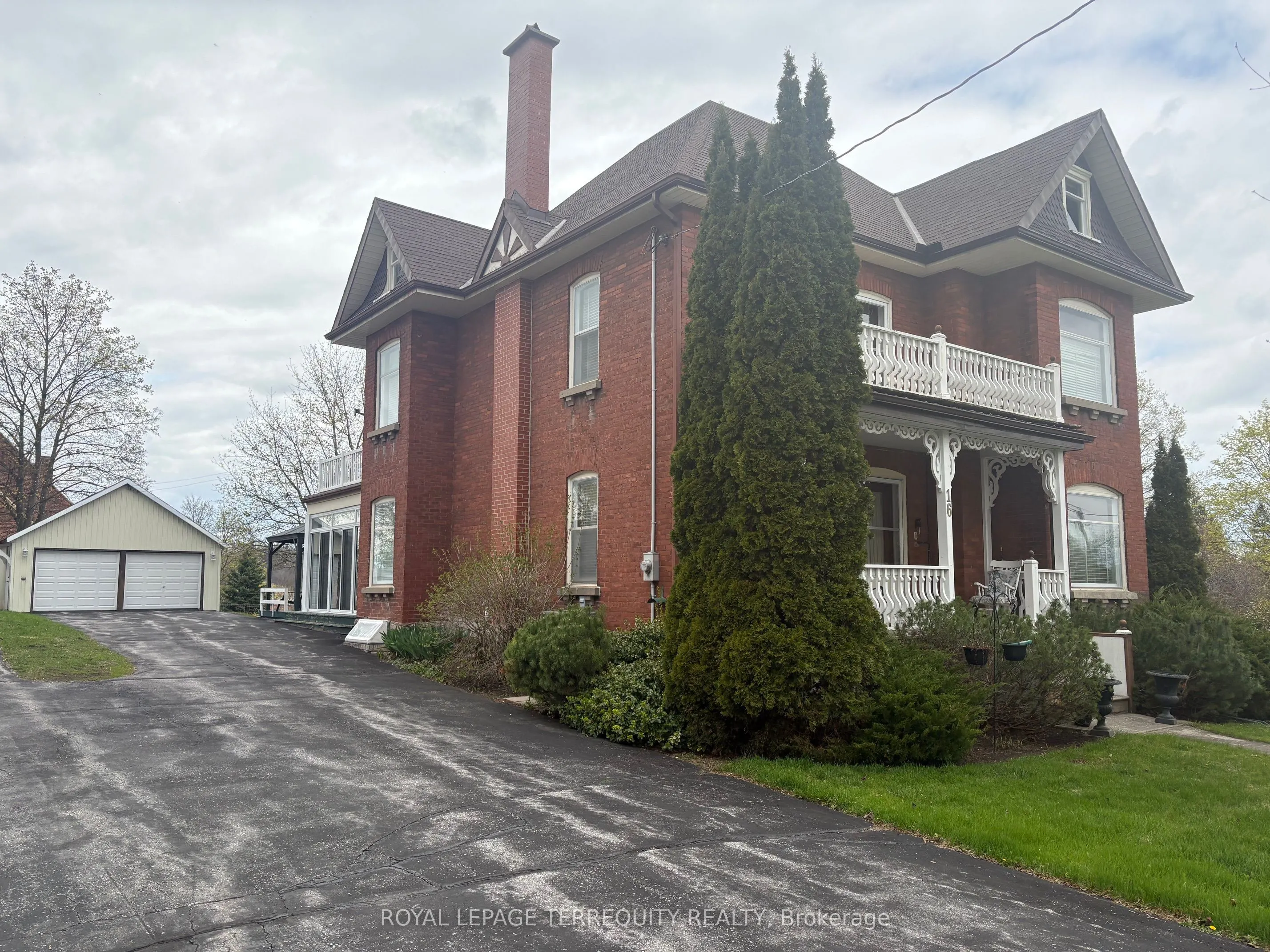 16 Booth Street S