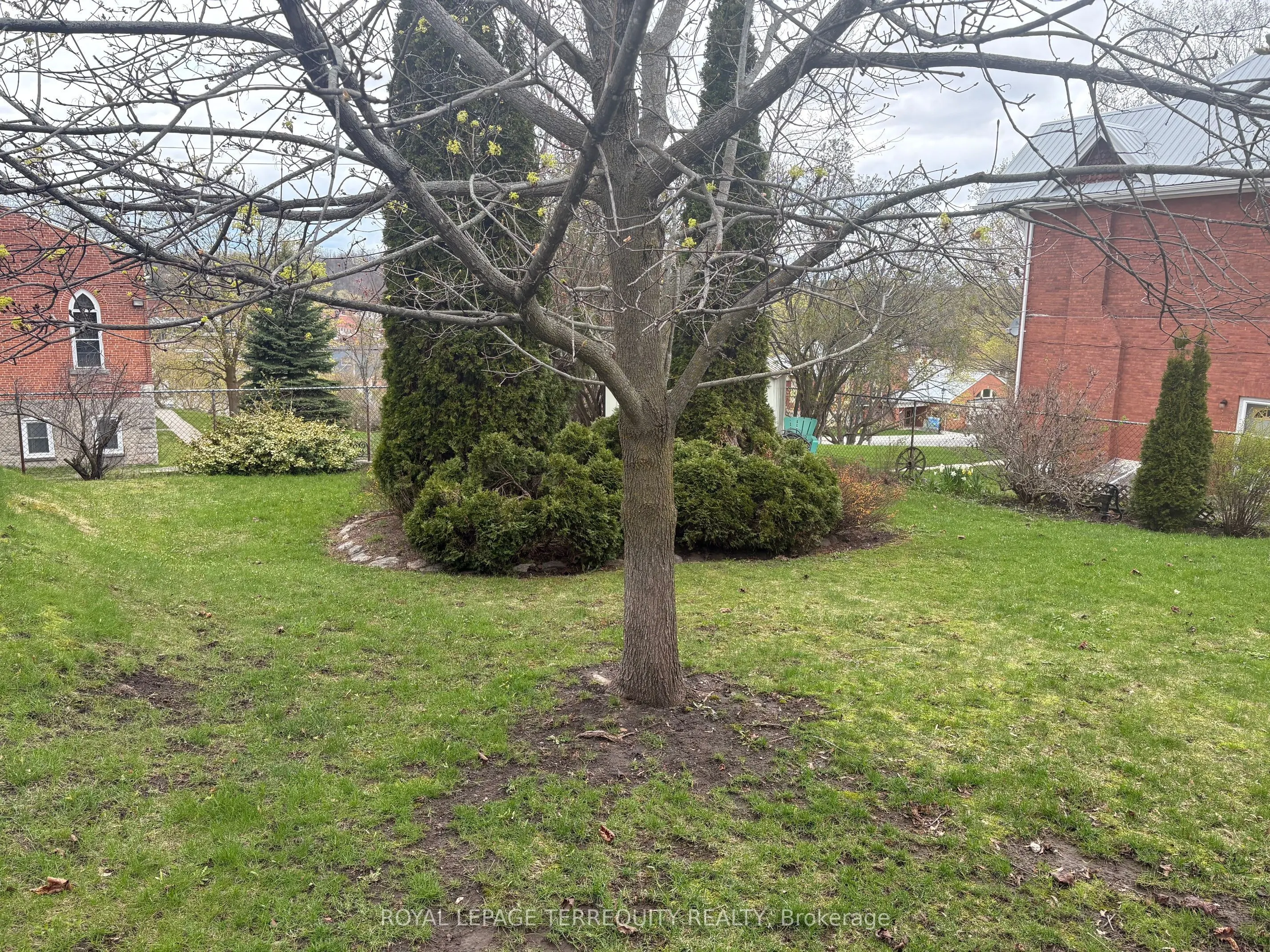 16 Booth Street S