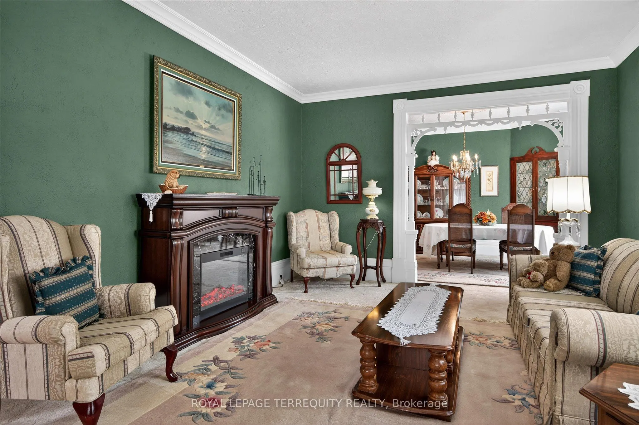 16 Booth Street S