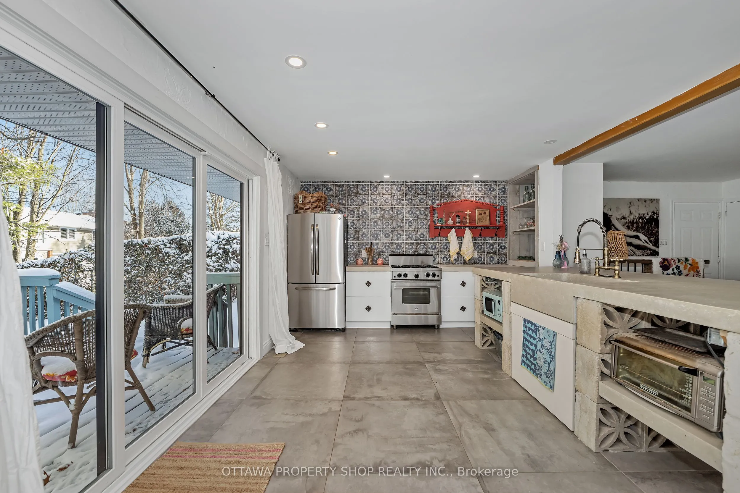 33 Rutherford Crescent