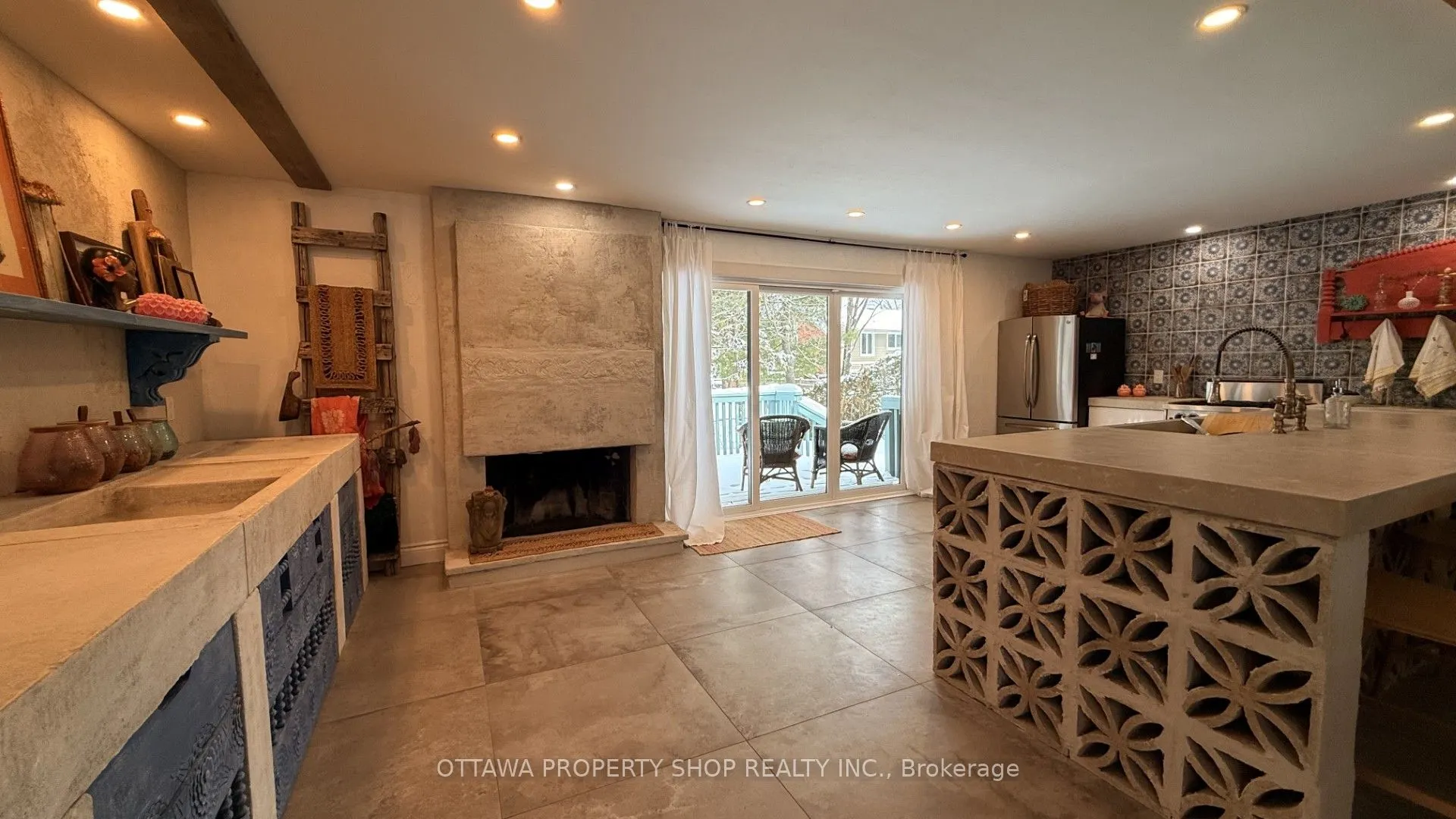 33 Rutherford Crescent