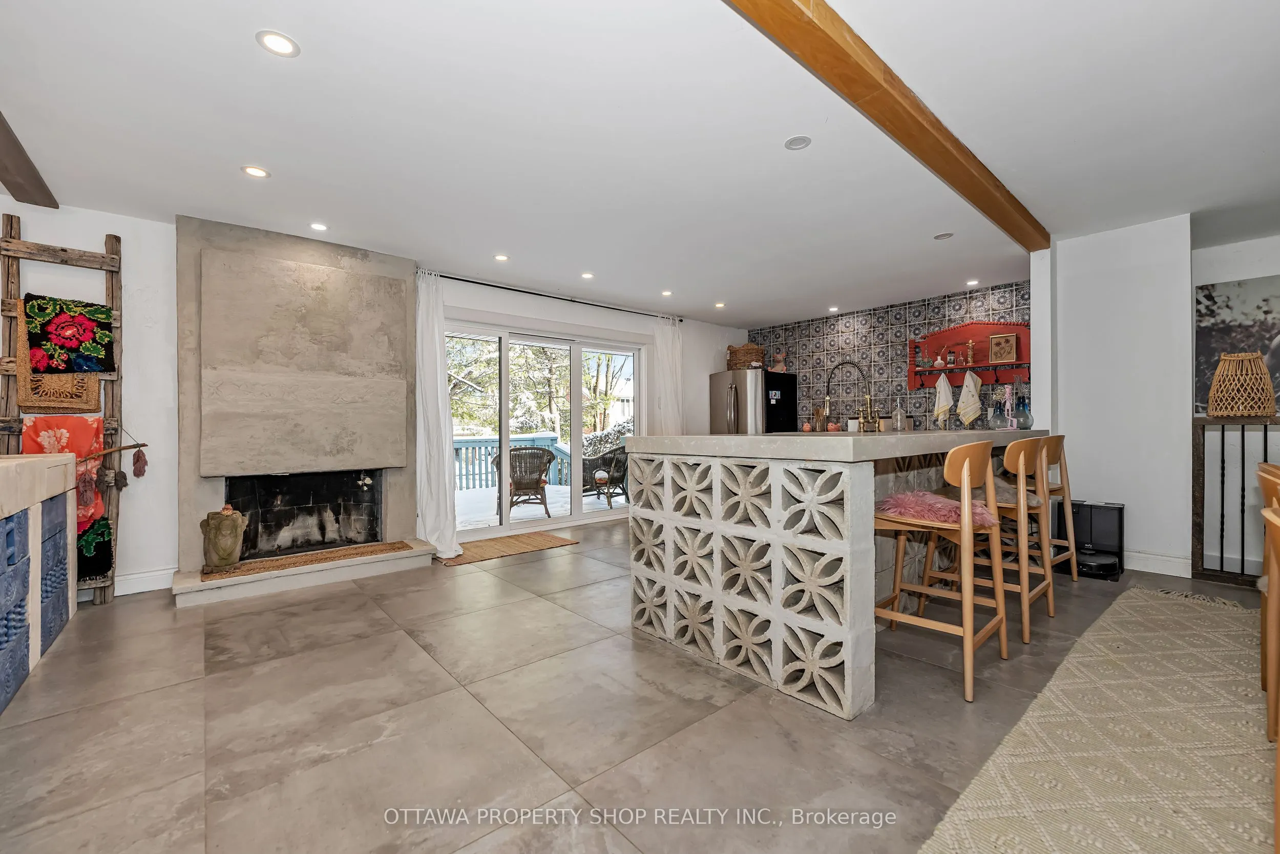 33 Rutherford Crescent