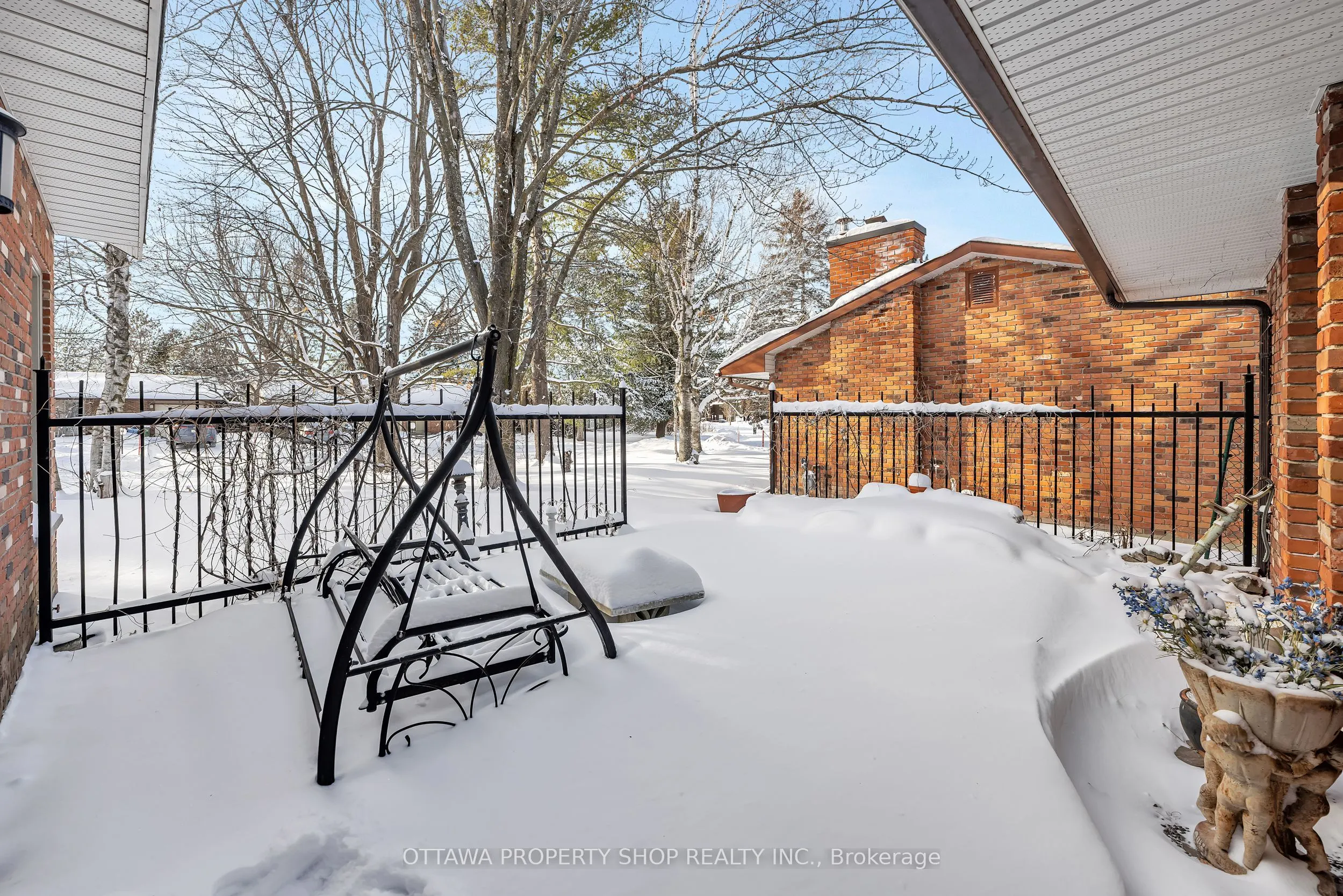 33 Rutherford Crescent