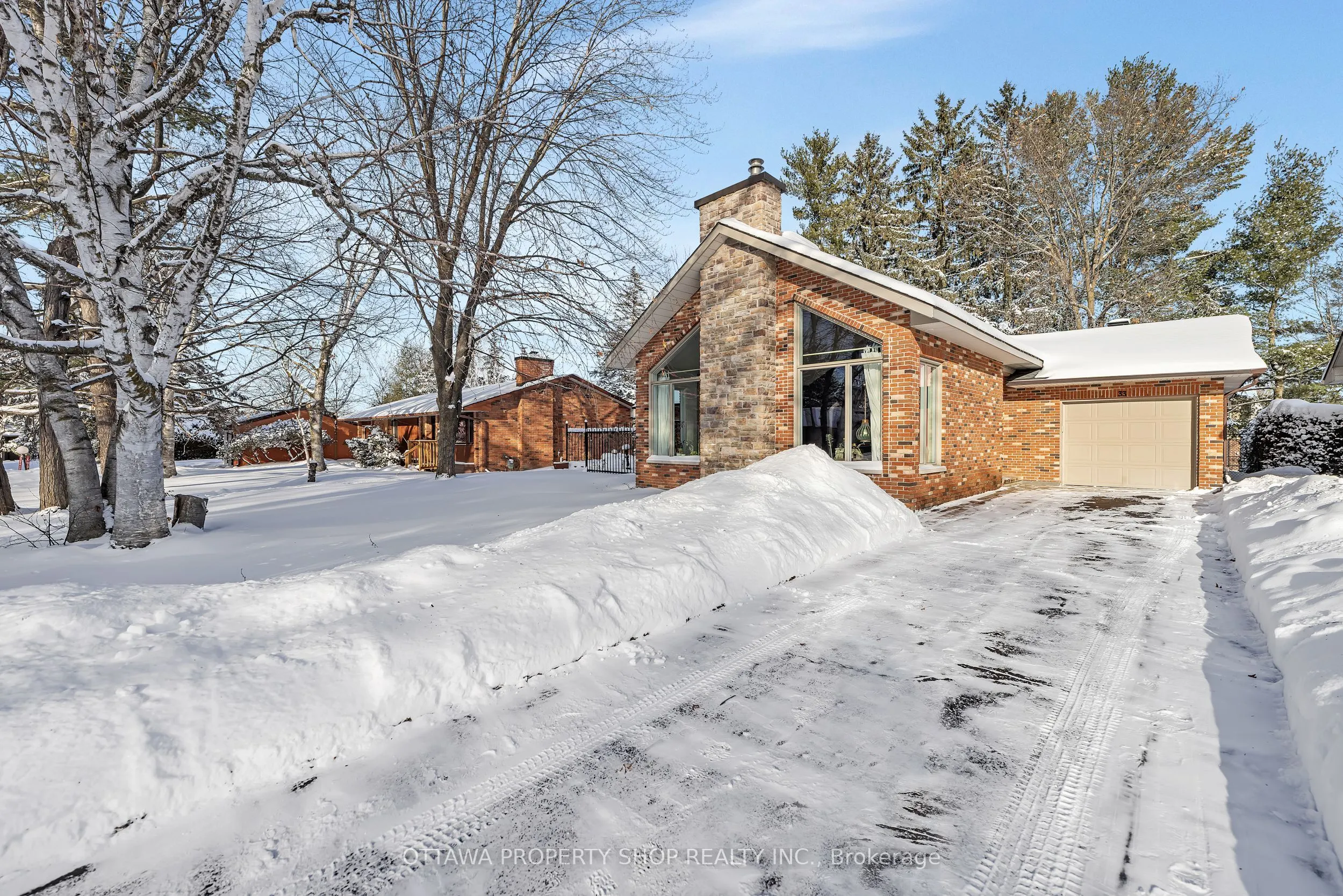 33 Rutherford Crescent