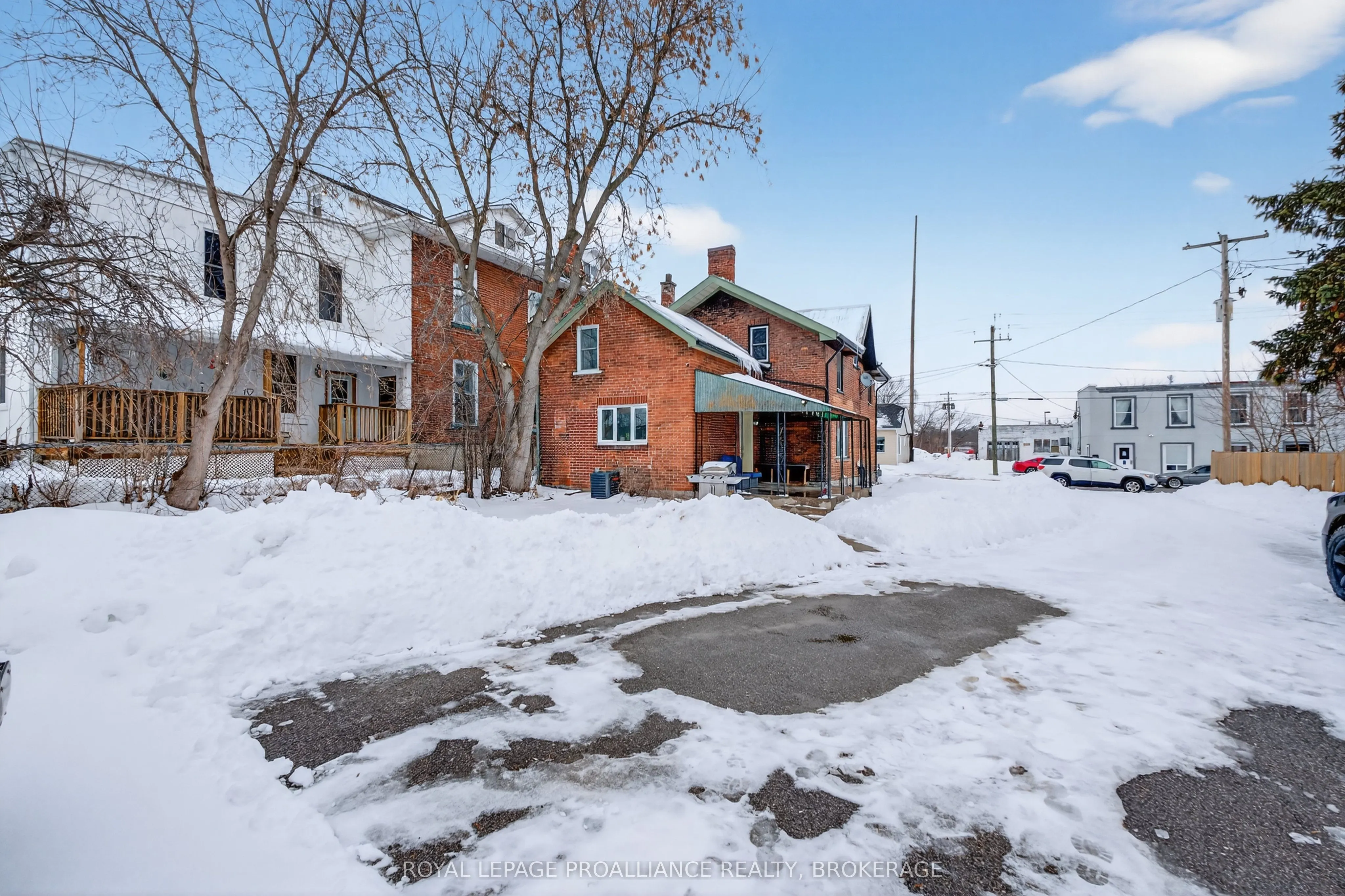 118 East Street E