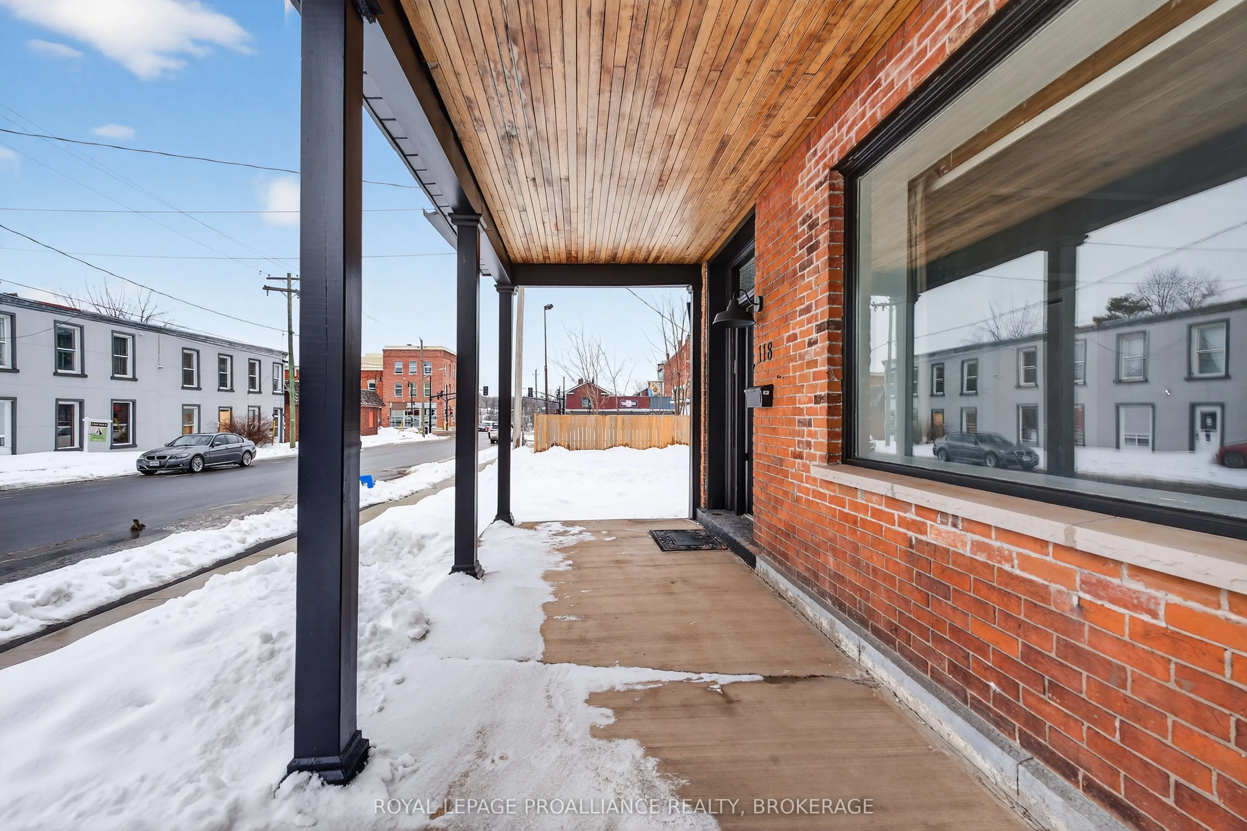 118 East Street E