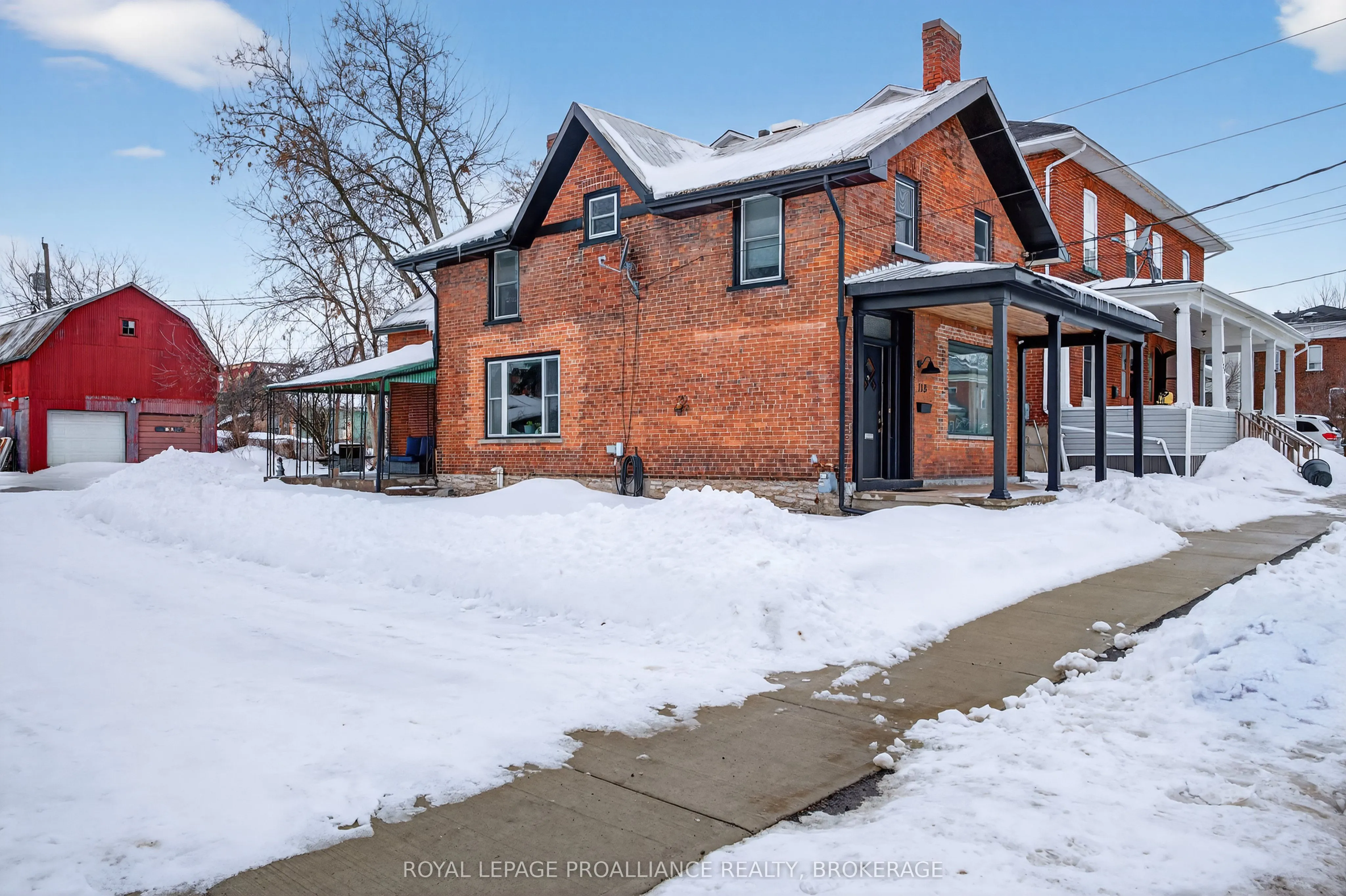 118 East Street E