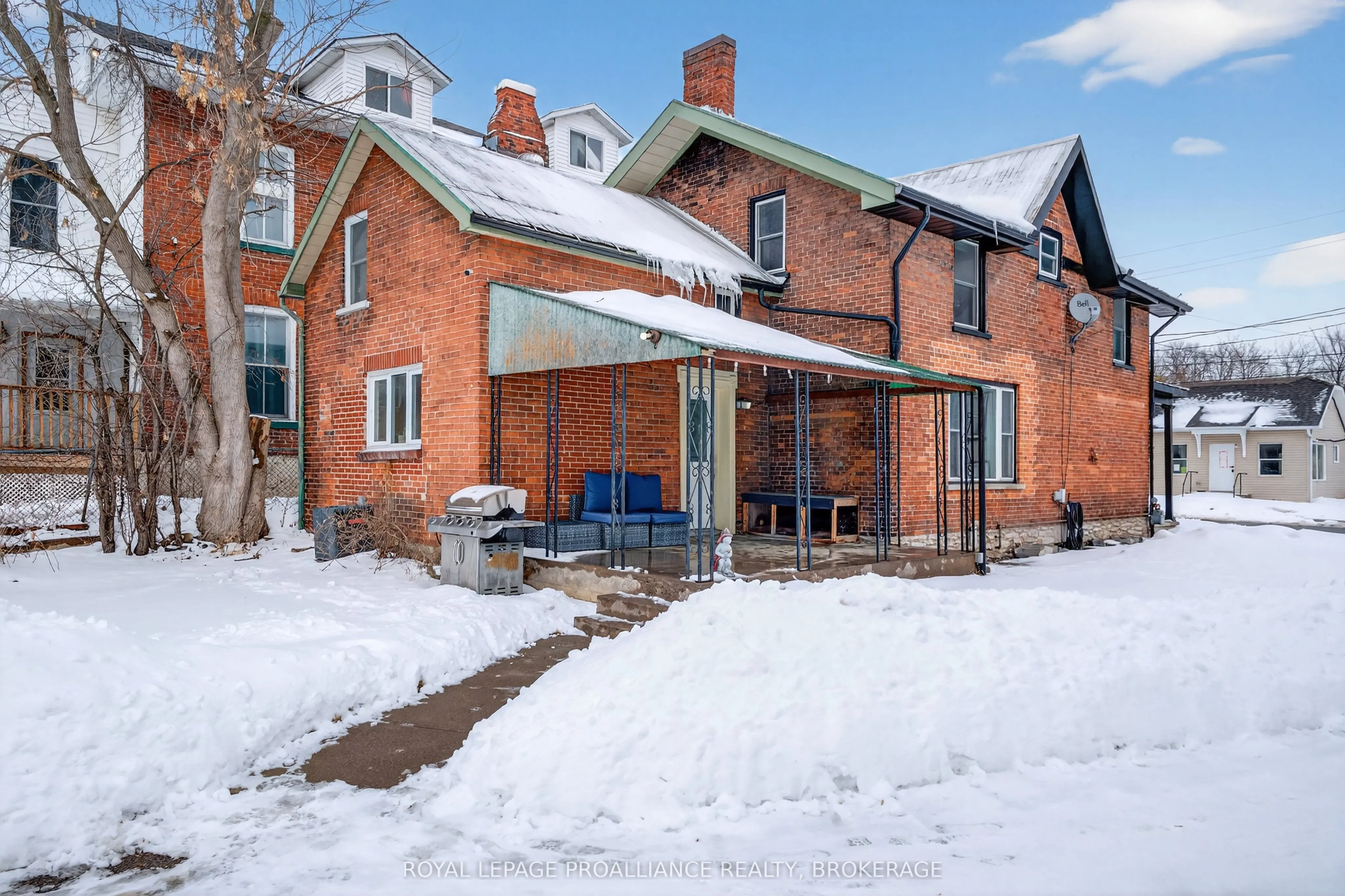 118 East Street E
