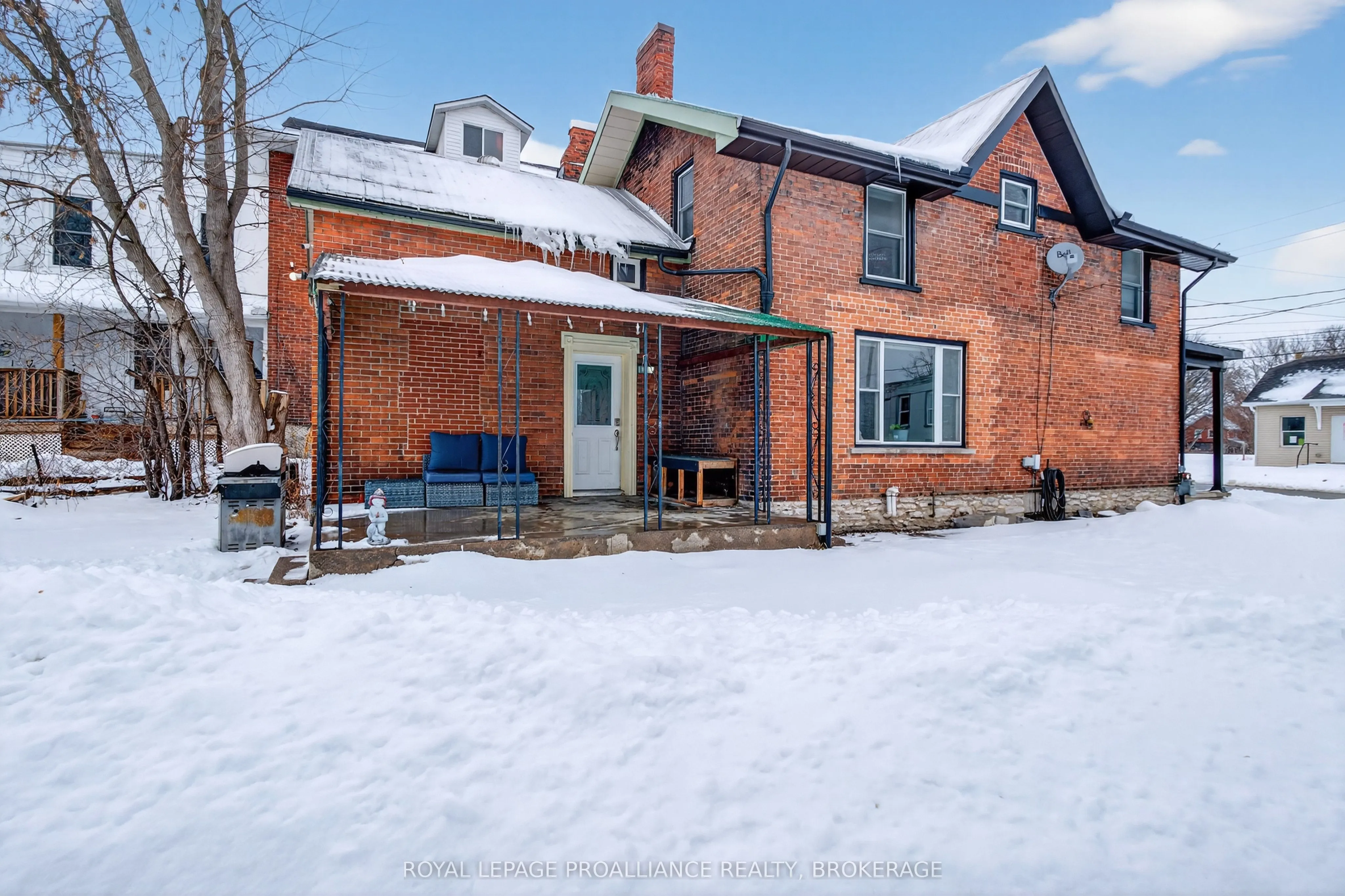 118 East Street E