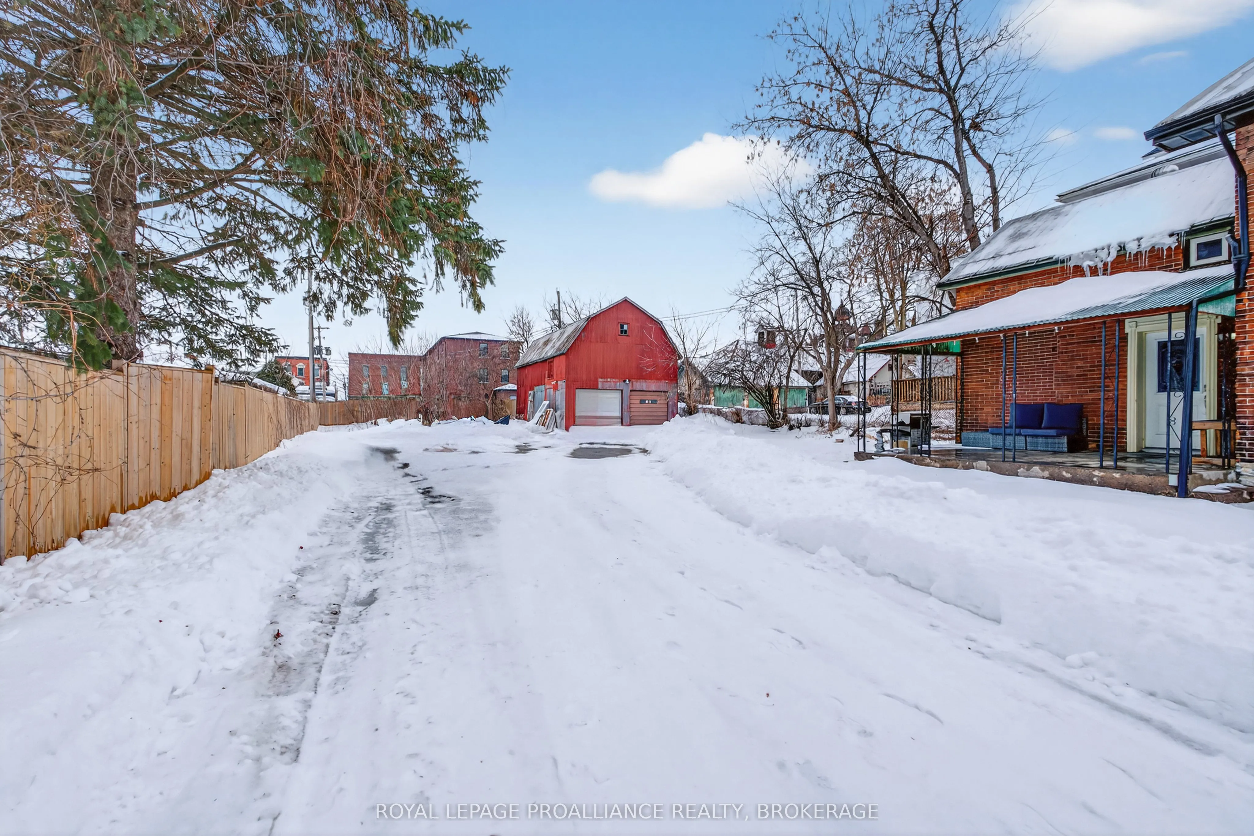 118 East Street E