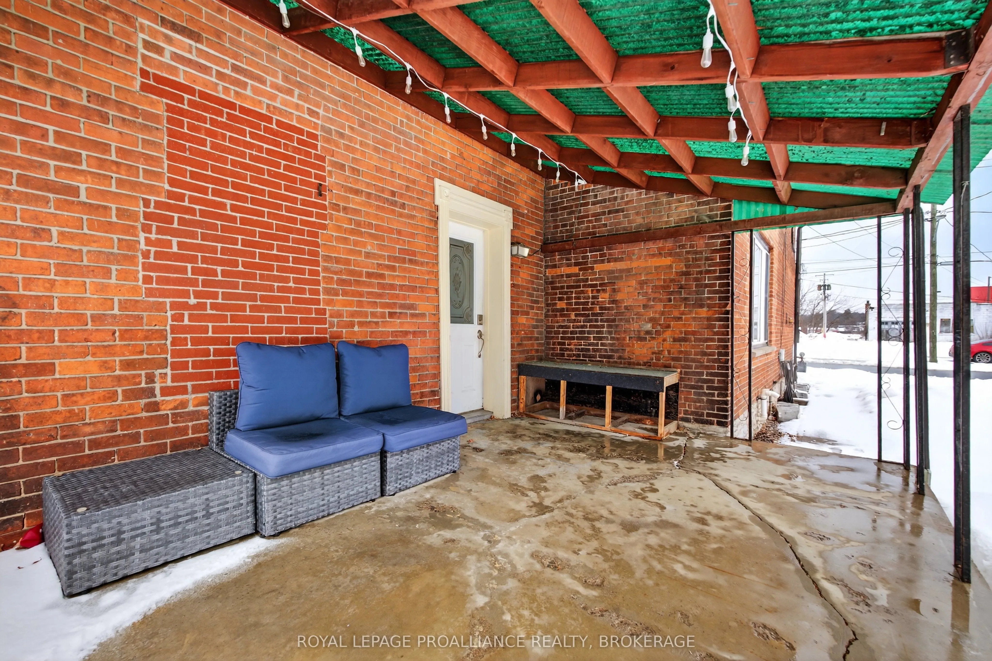 118 East Street E