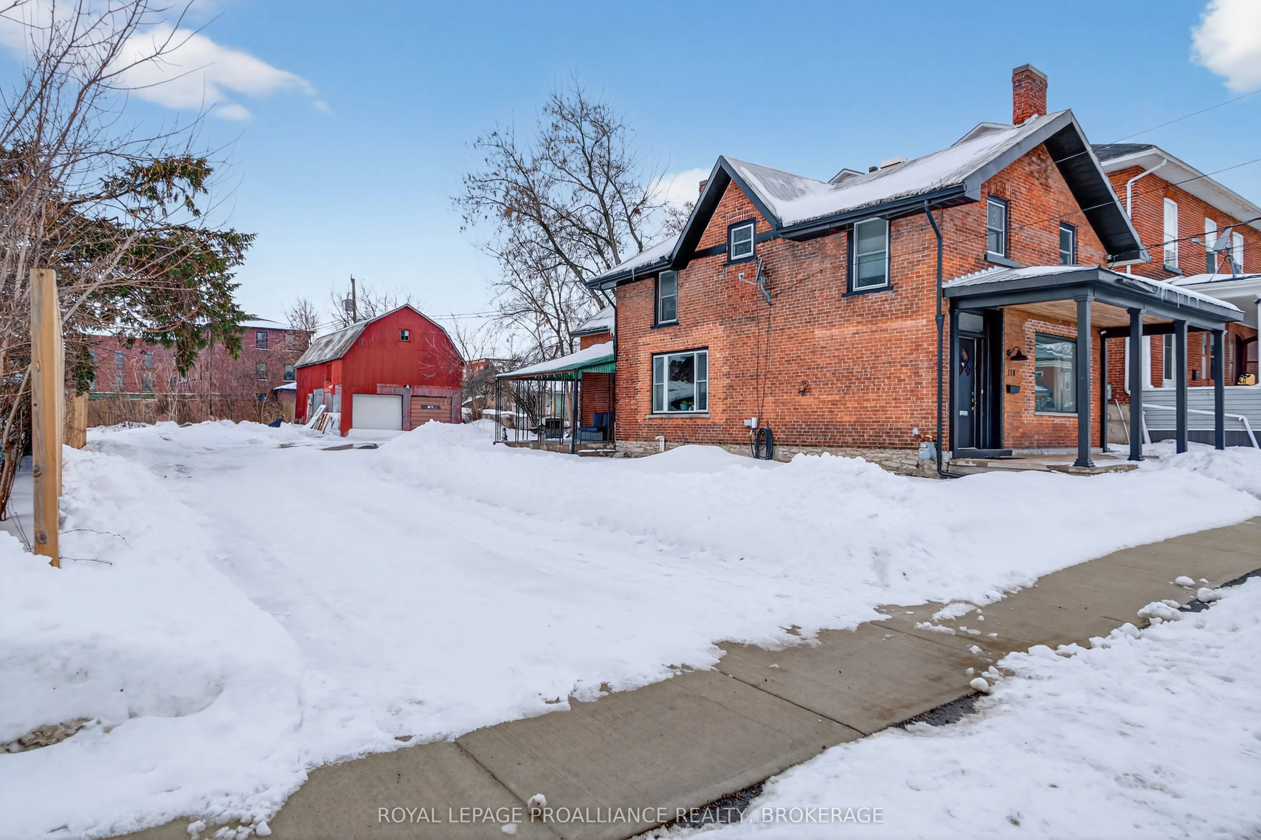 118 East Street E