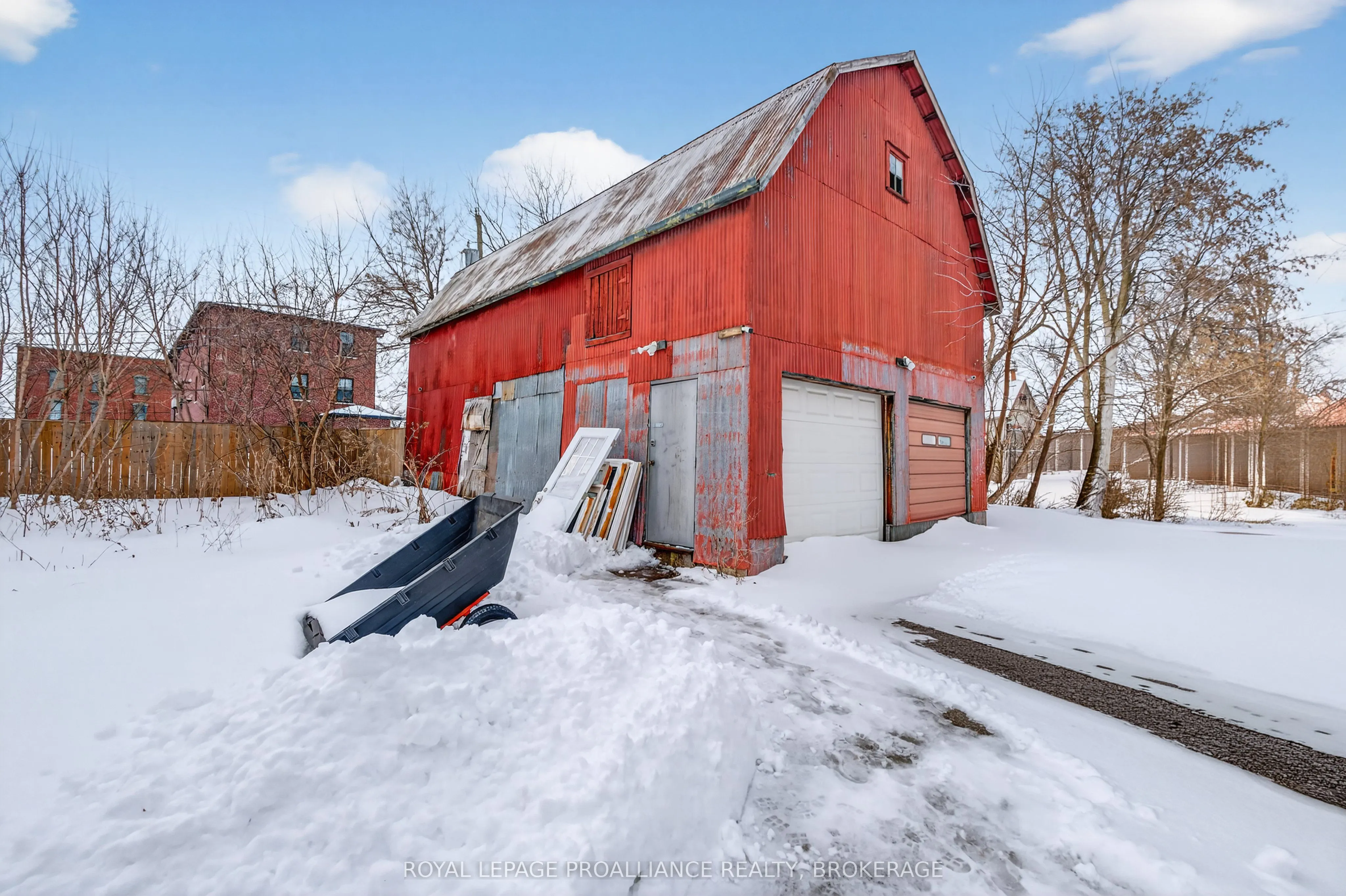 118 East Street E