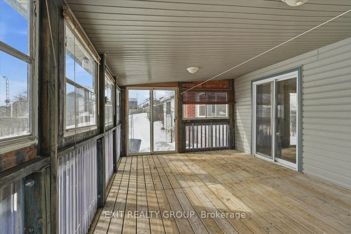 1083 Lakeside Drive