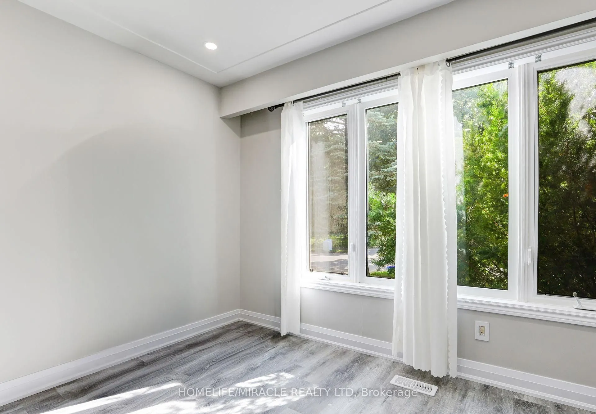7 Cardill Crescent