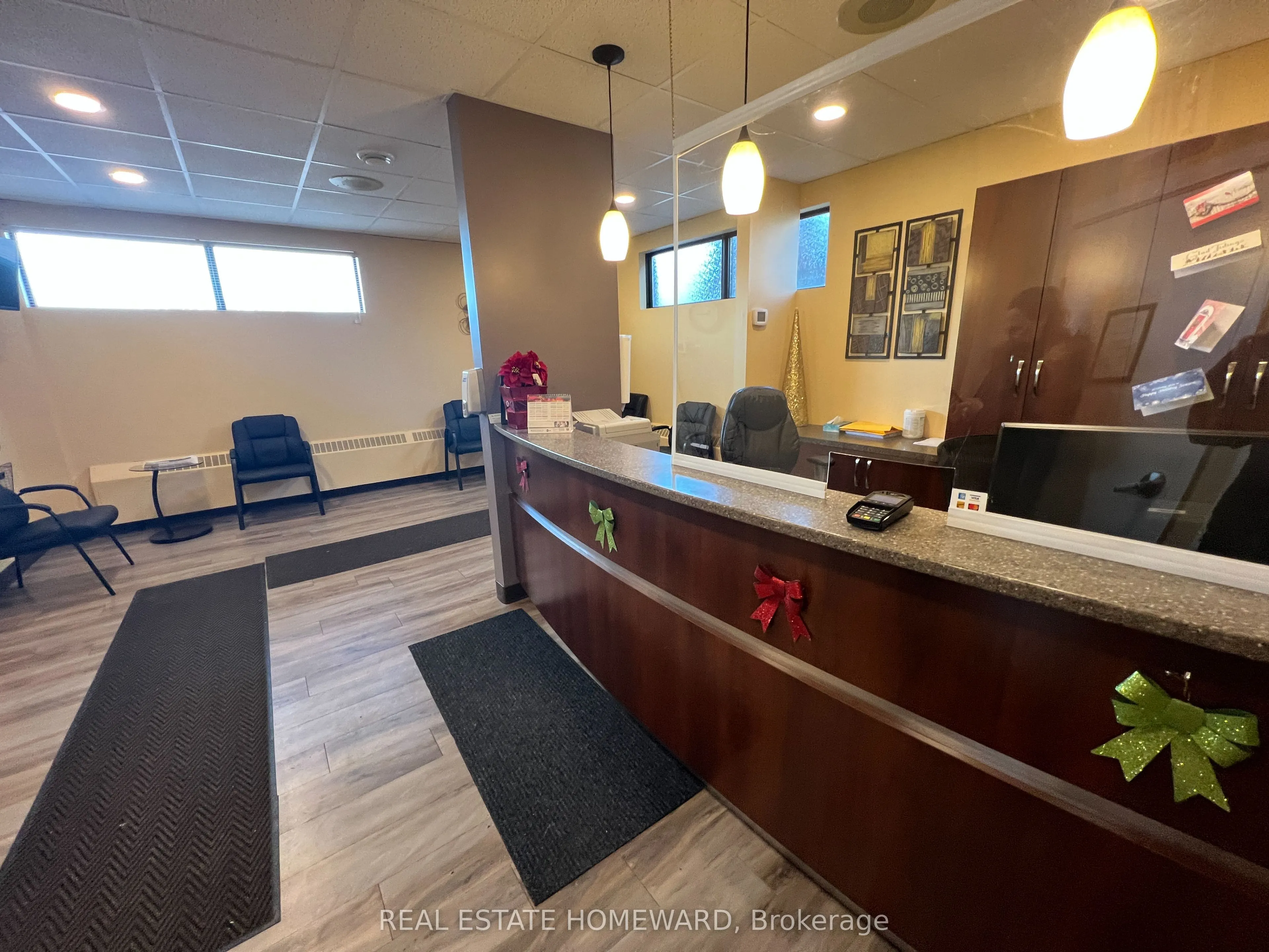 307-307A Bridge Street W