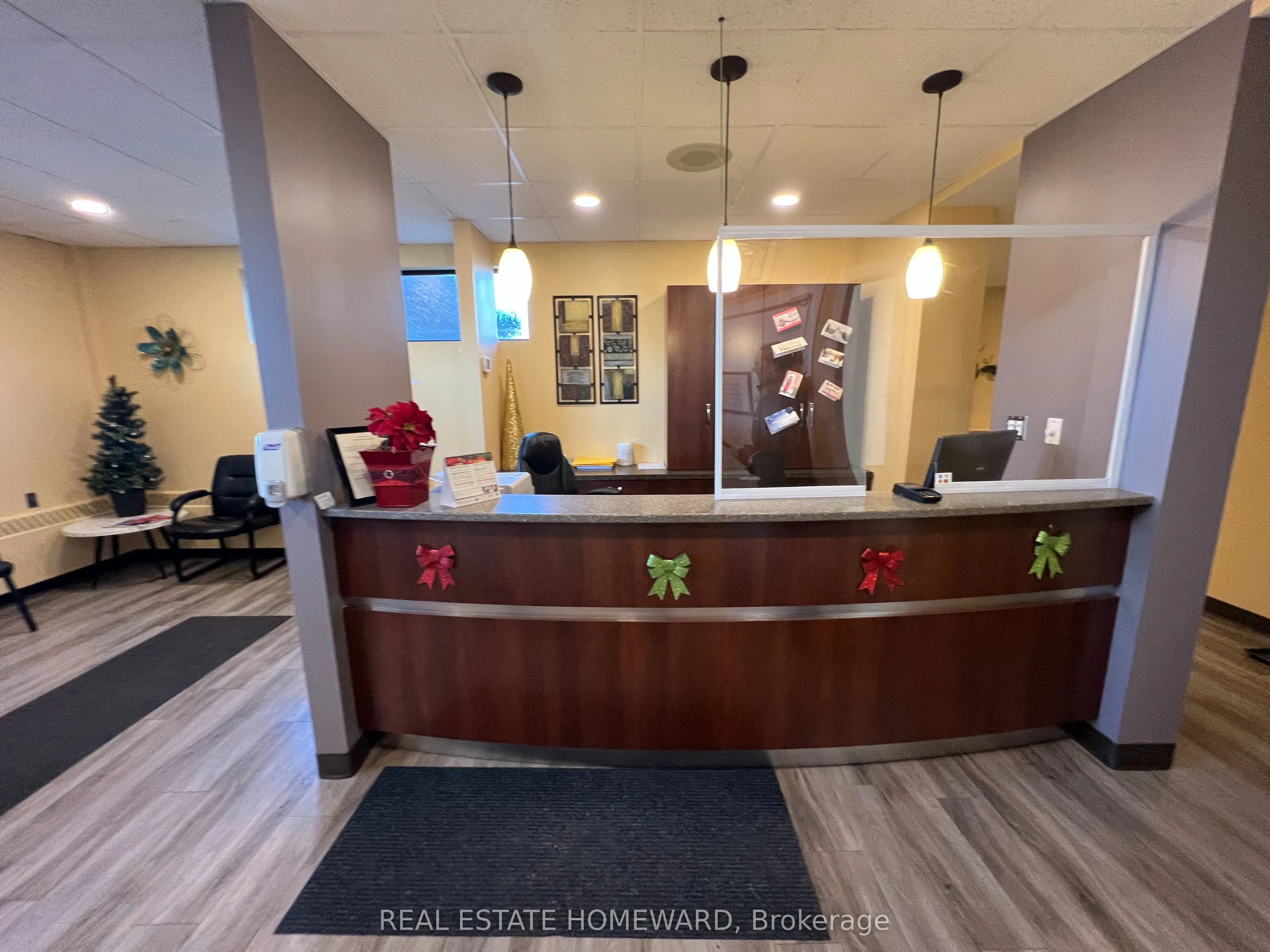 307-307A Bridge Street W
