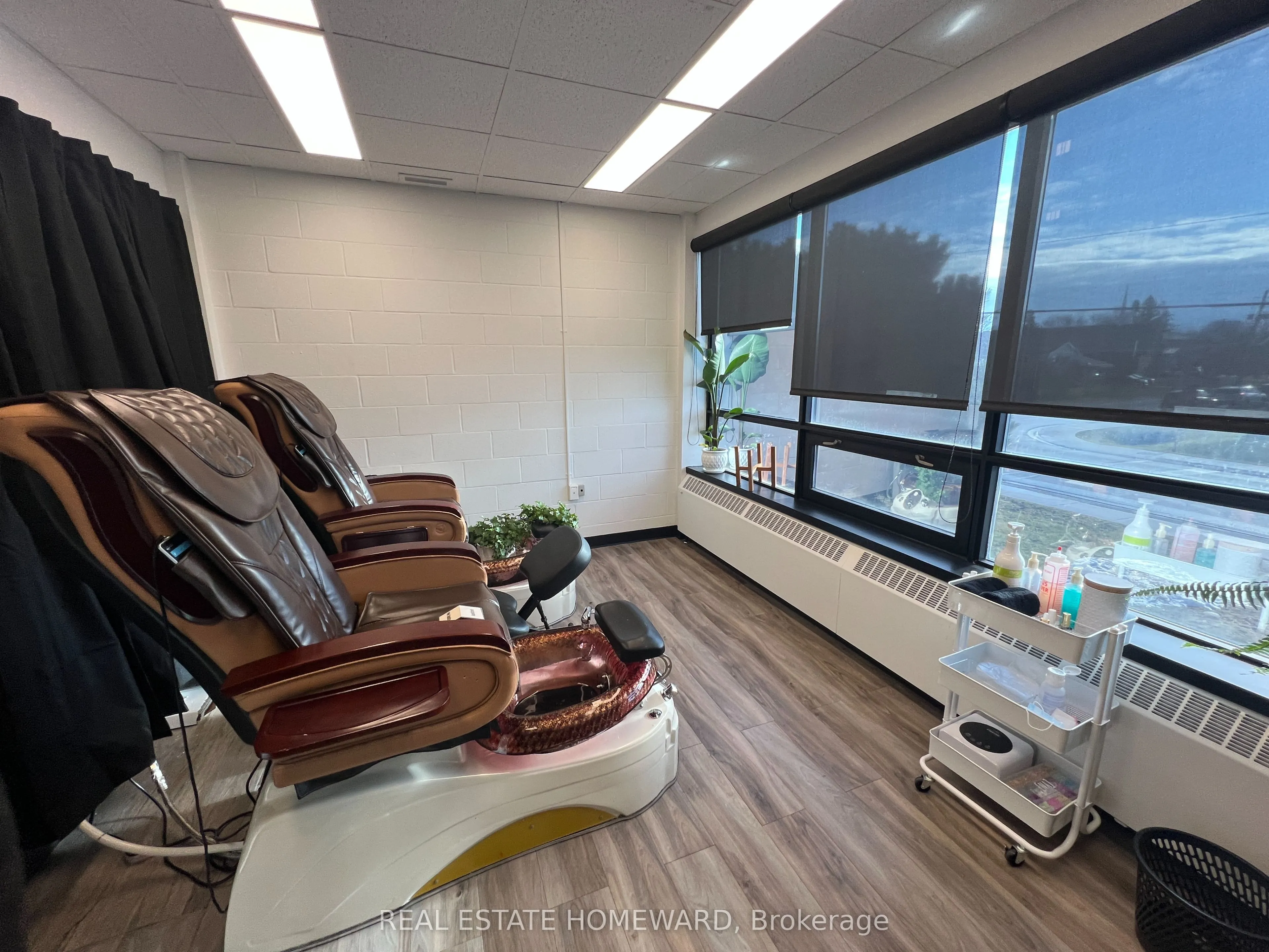 307-307A Bridge Street W