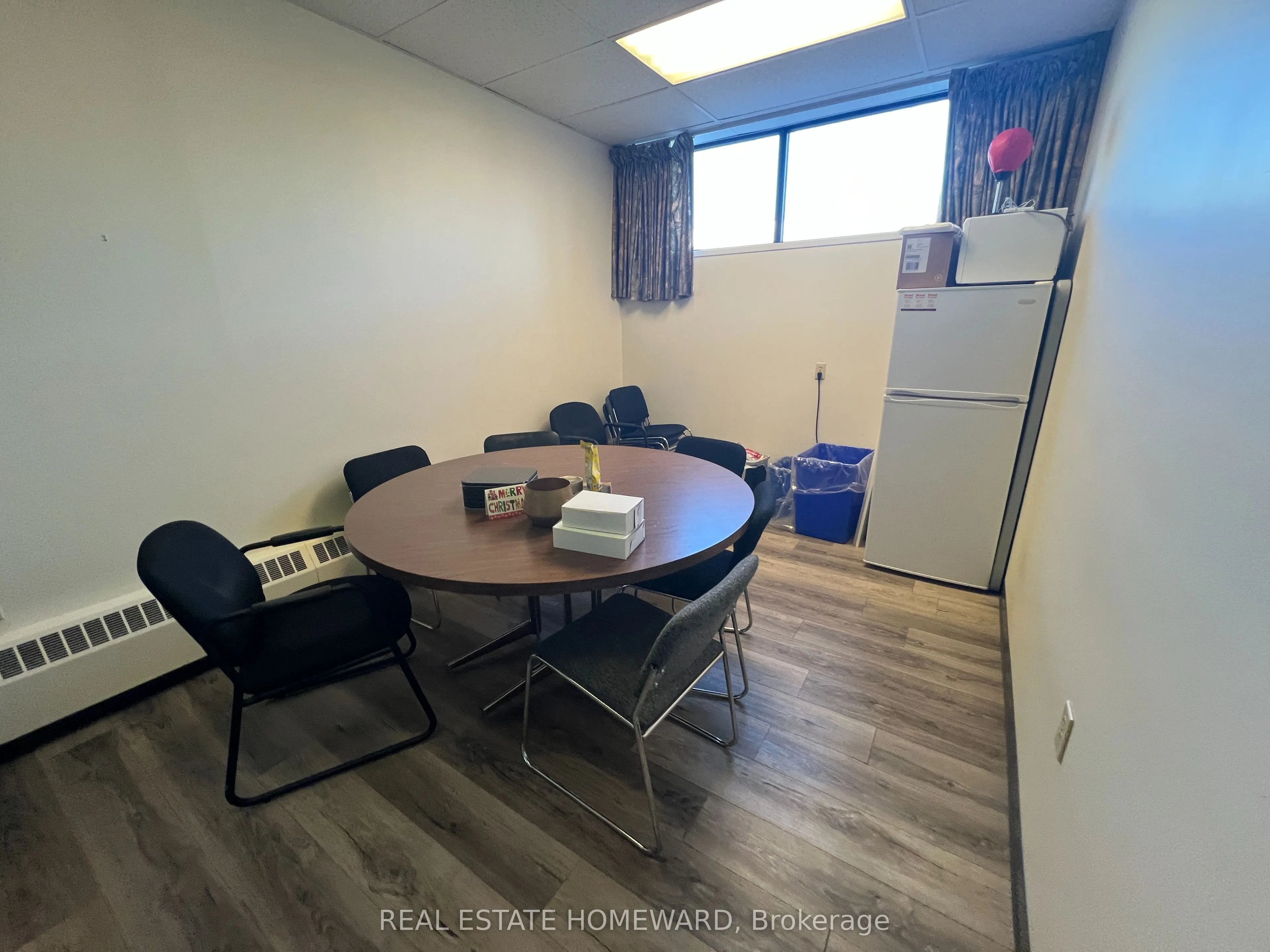 307-307A Bridge Street W
