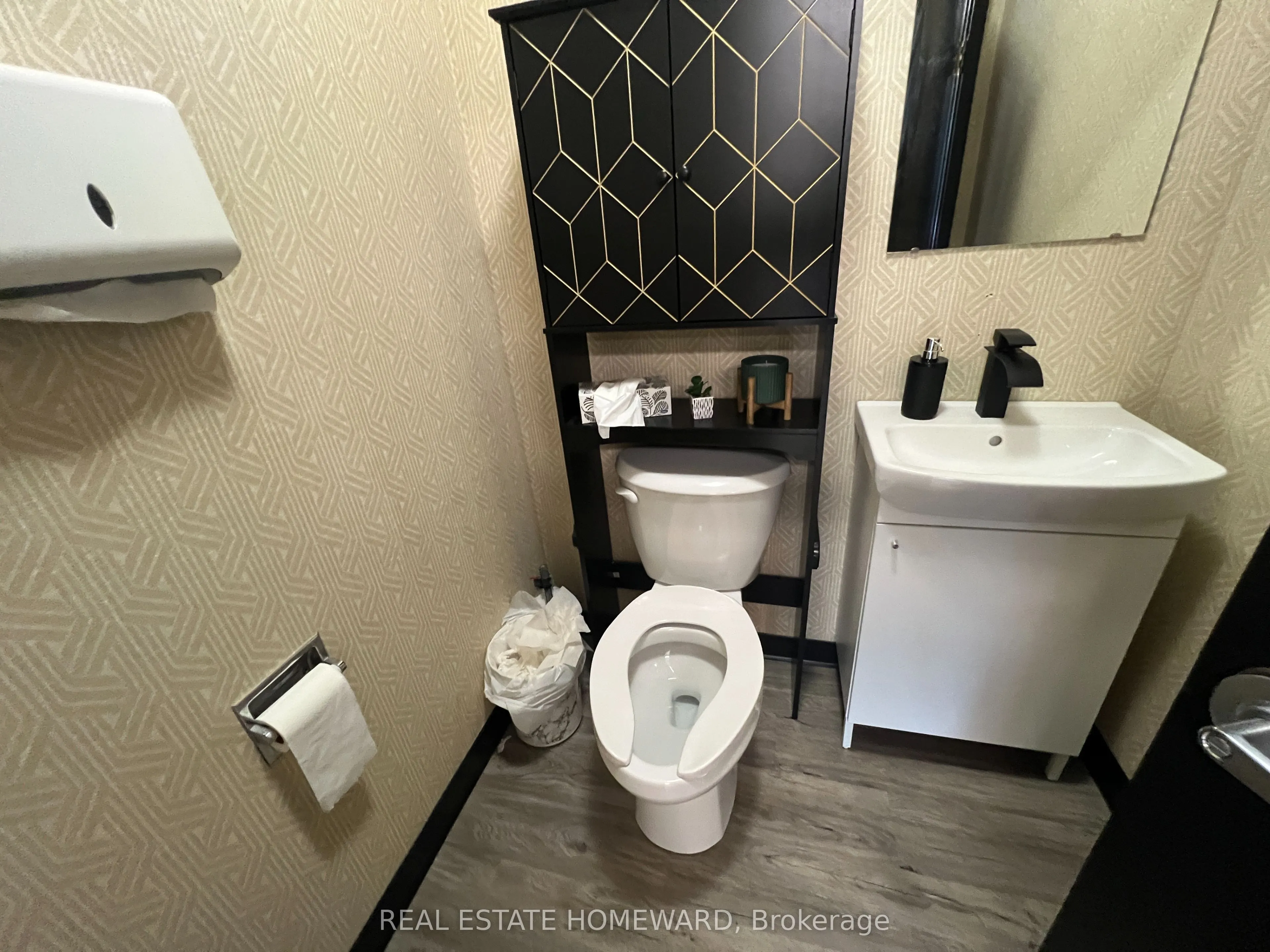 307-307A Bridge Street W