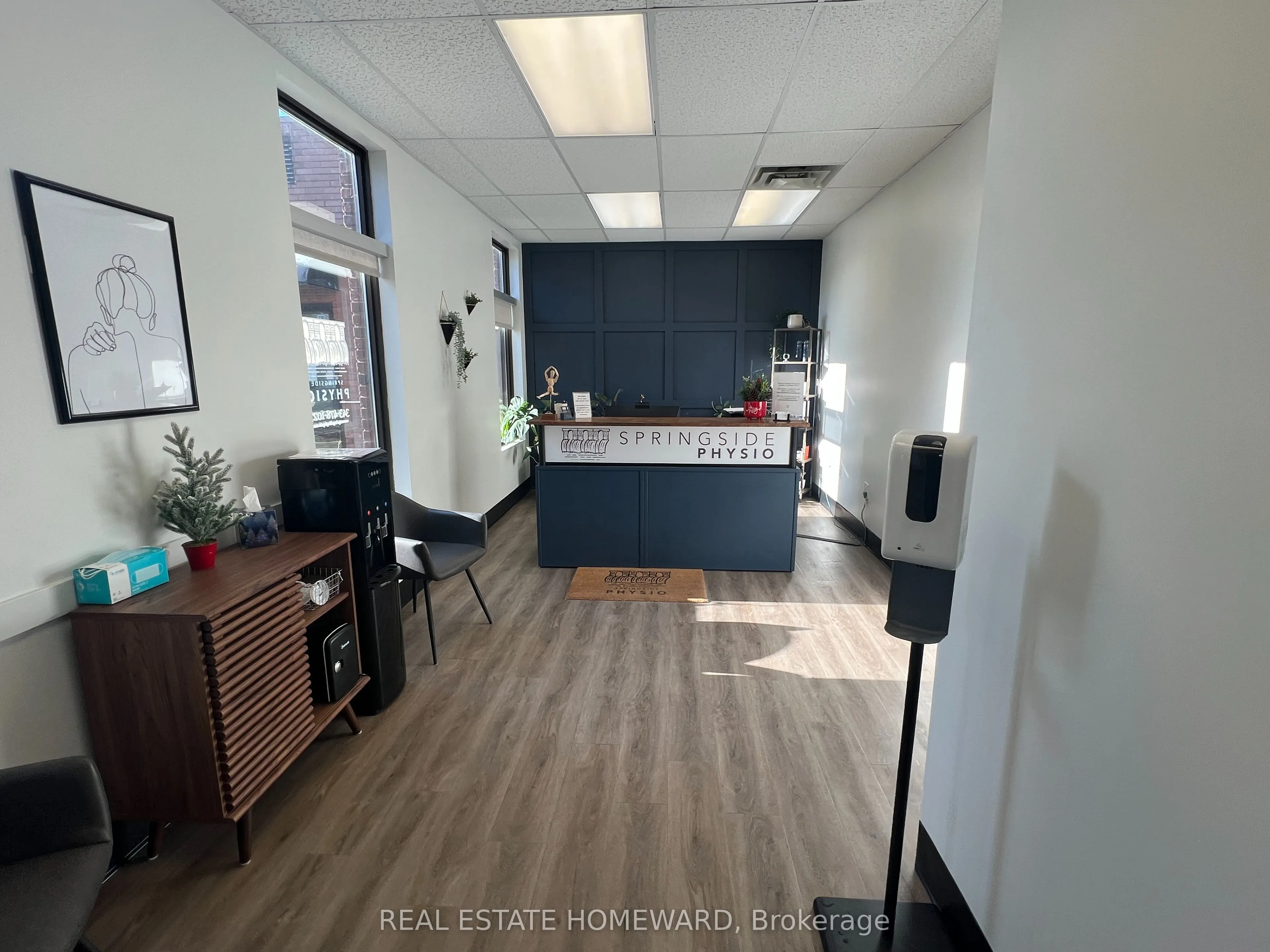307-307A Bridge Street W