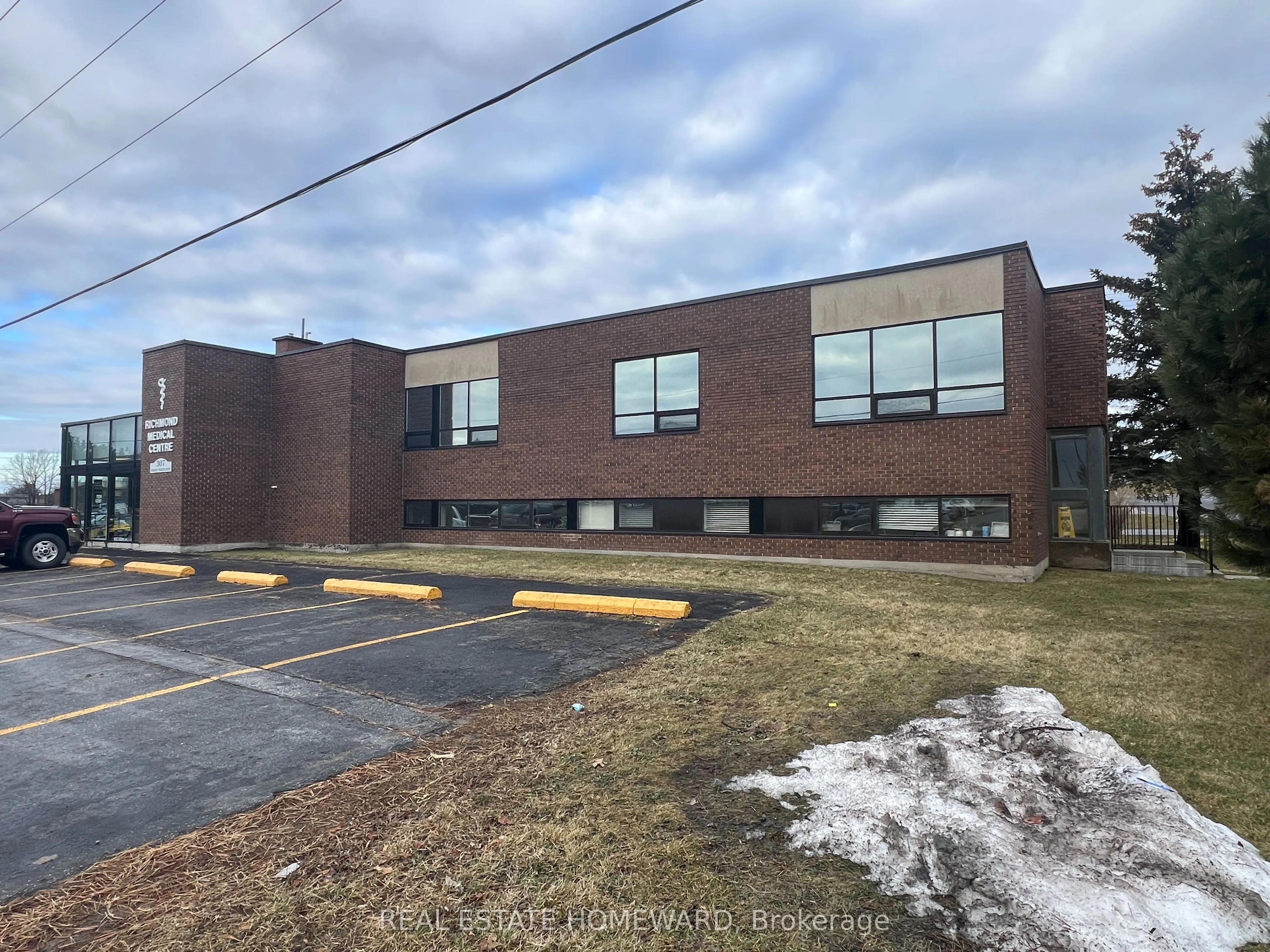 307-307A Bridge Street W
