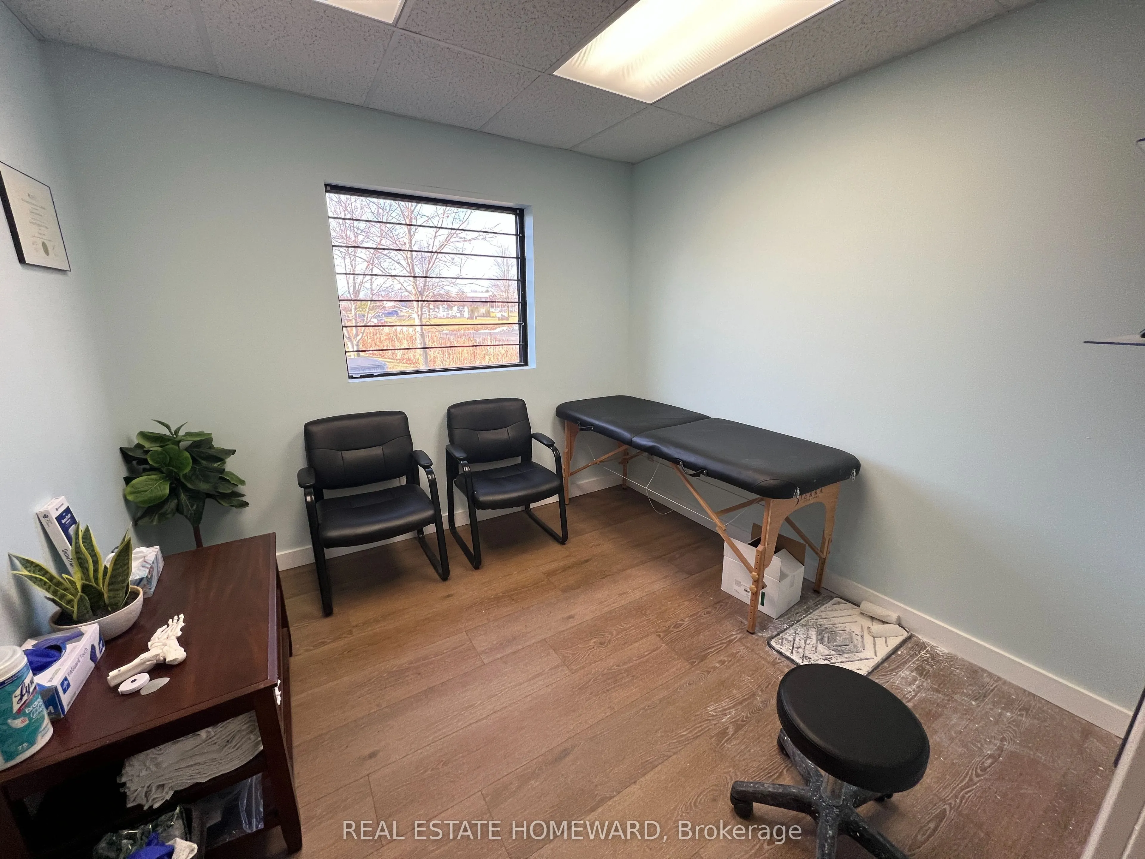 307-307A Bridge Street W
