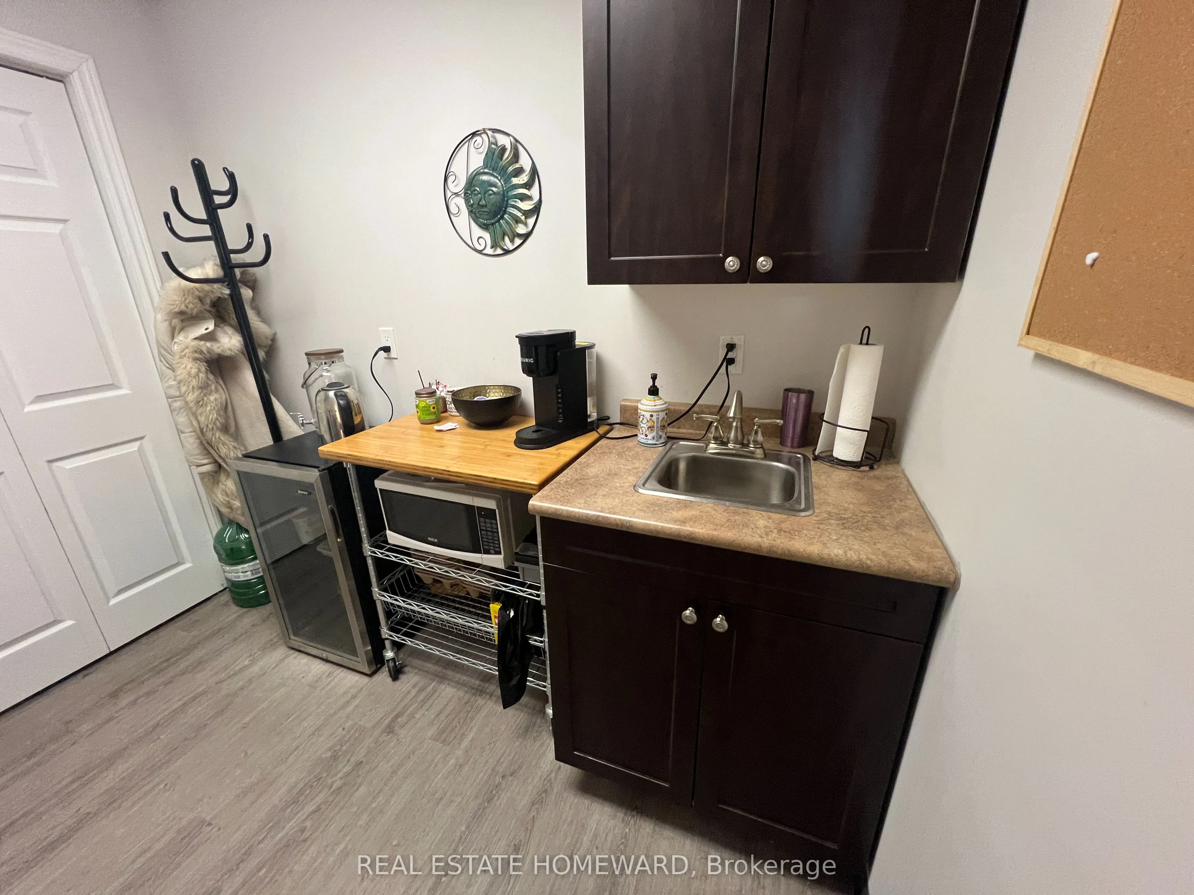 307-307A Bridge Street W