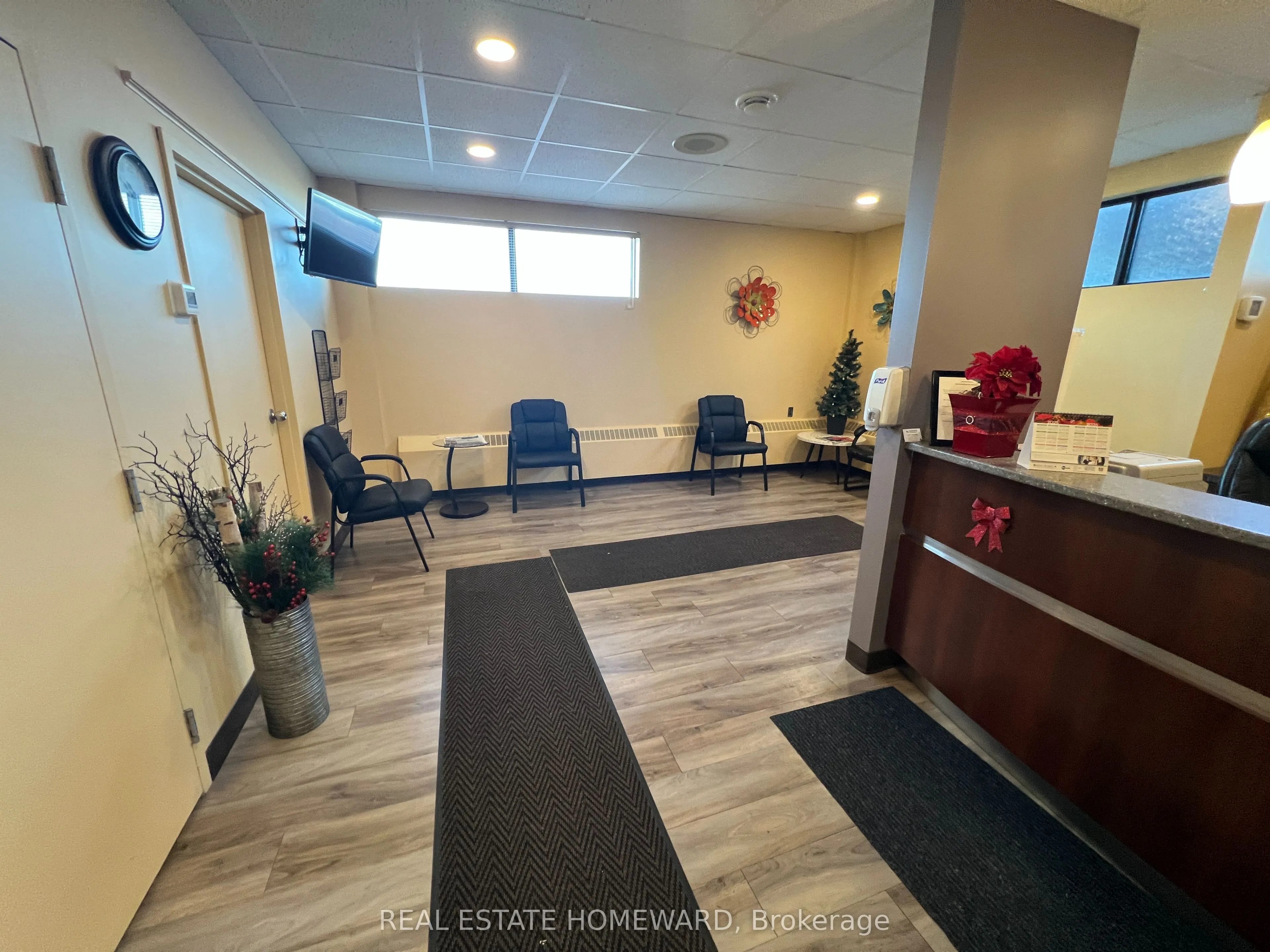 307-307A Bridge Street W