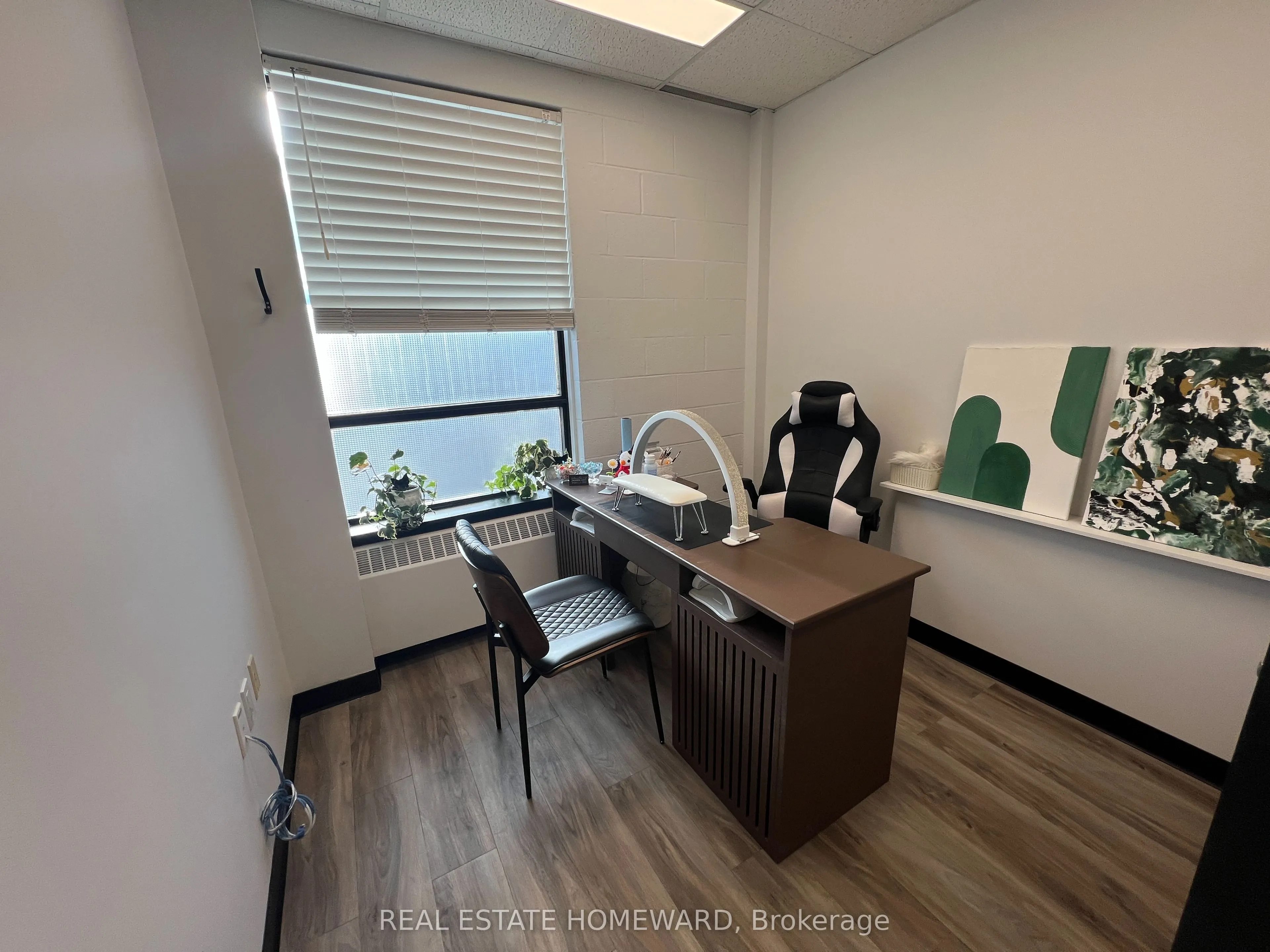 307-307A Bridge Street W