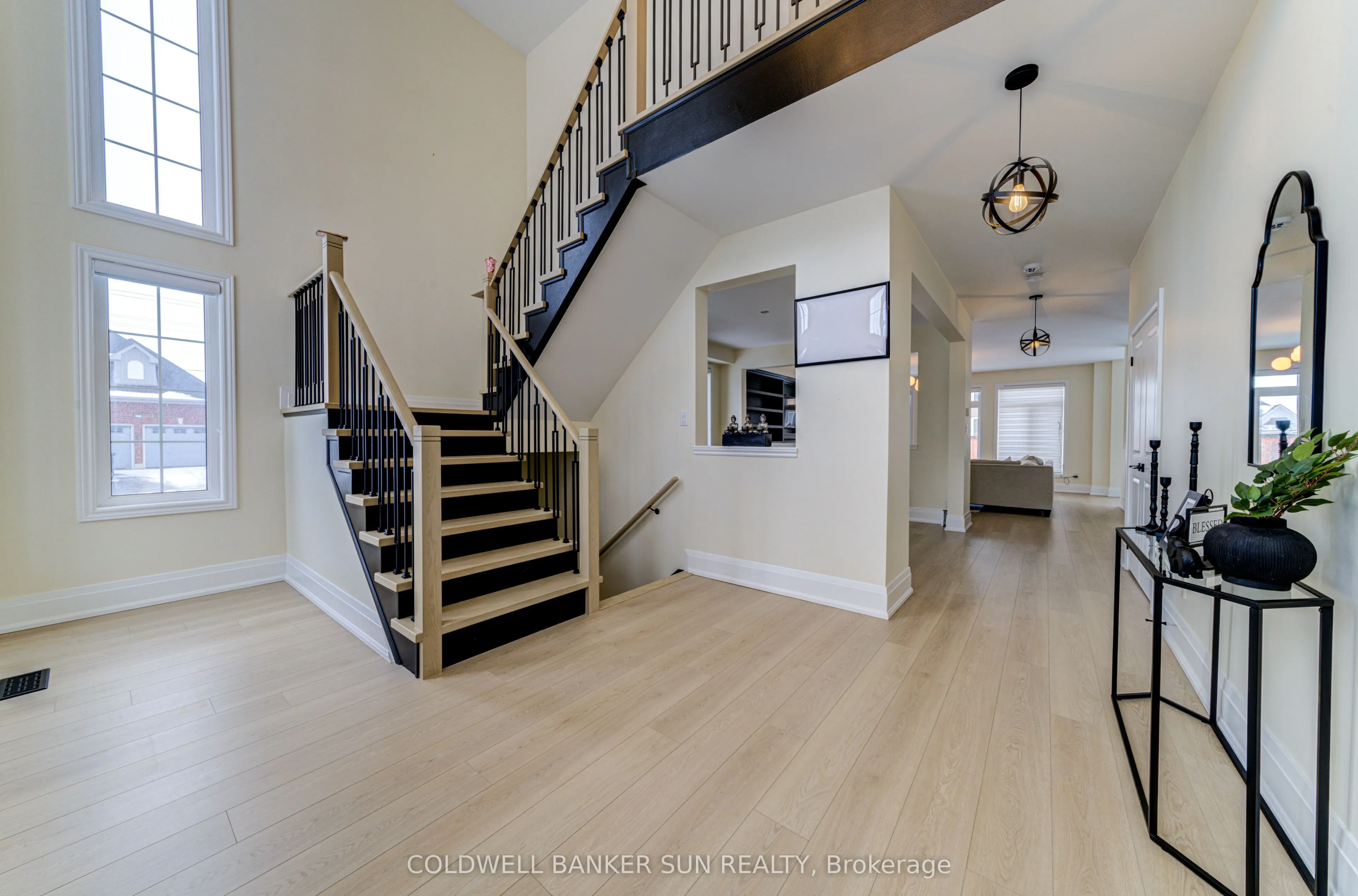 33 Ellis Crescent