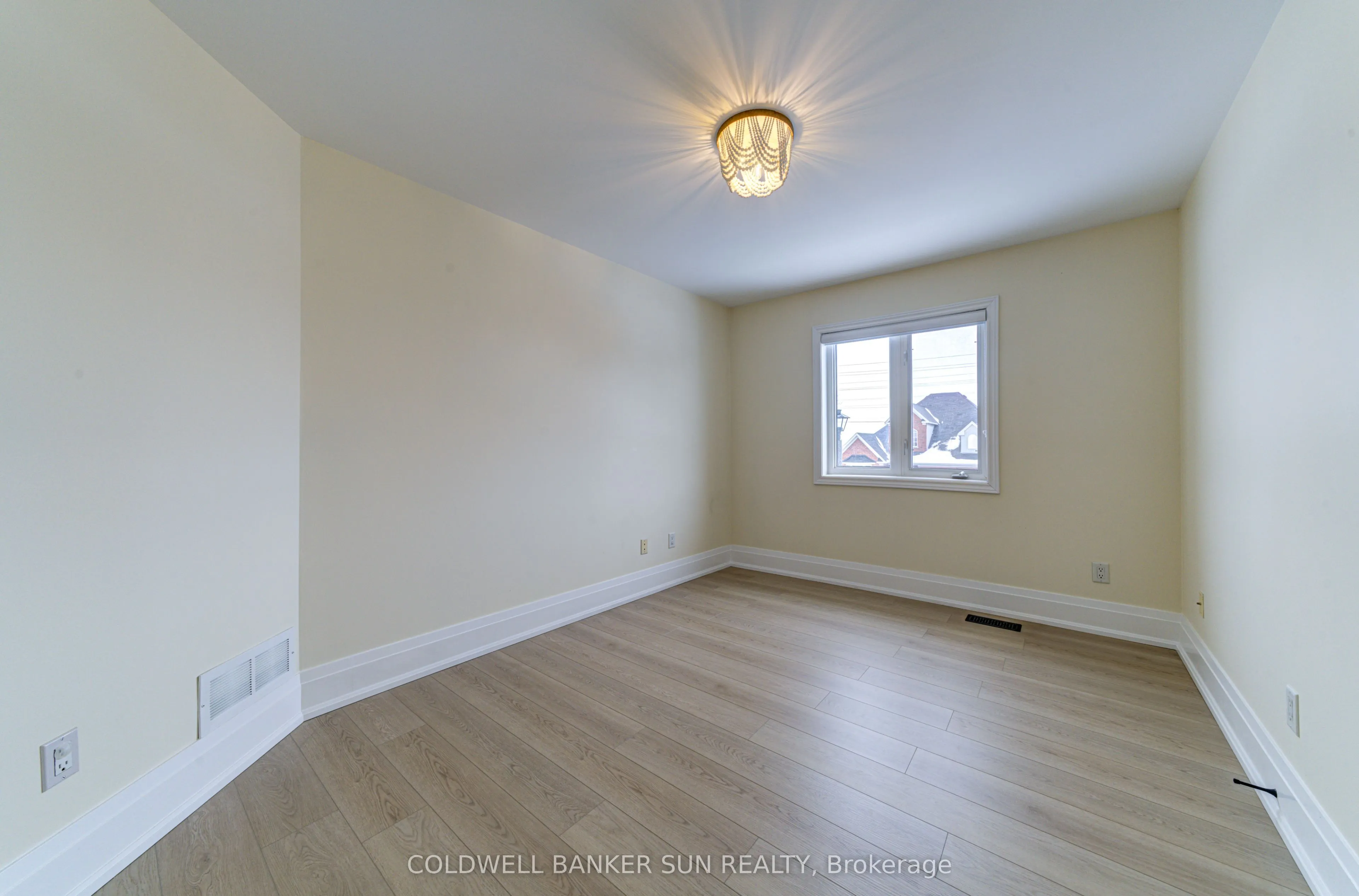 33 Ellis Crescent