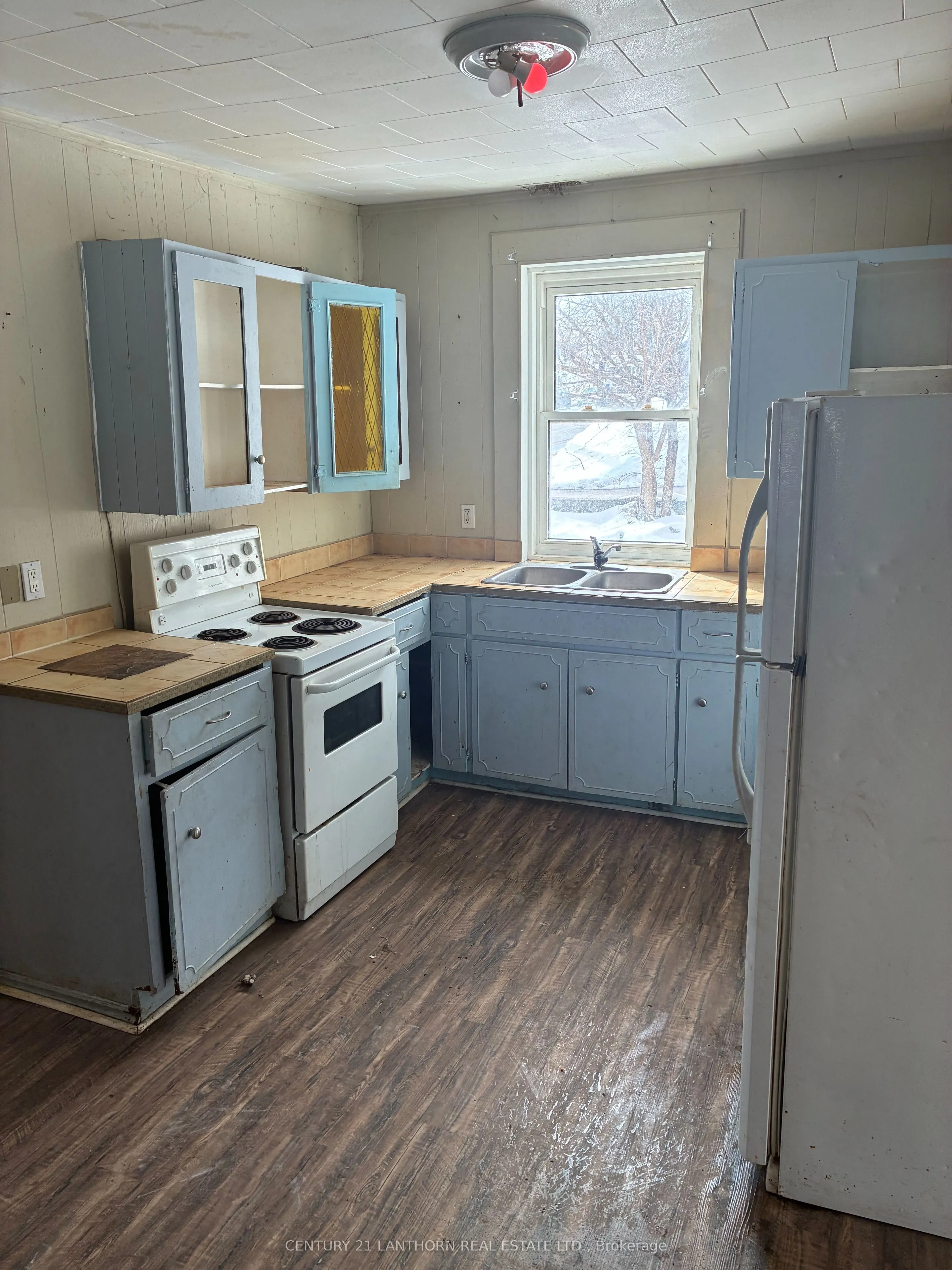 188 Dundas Street W