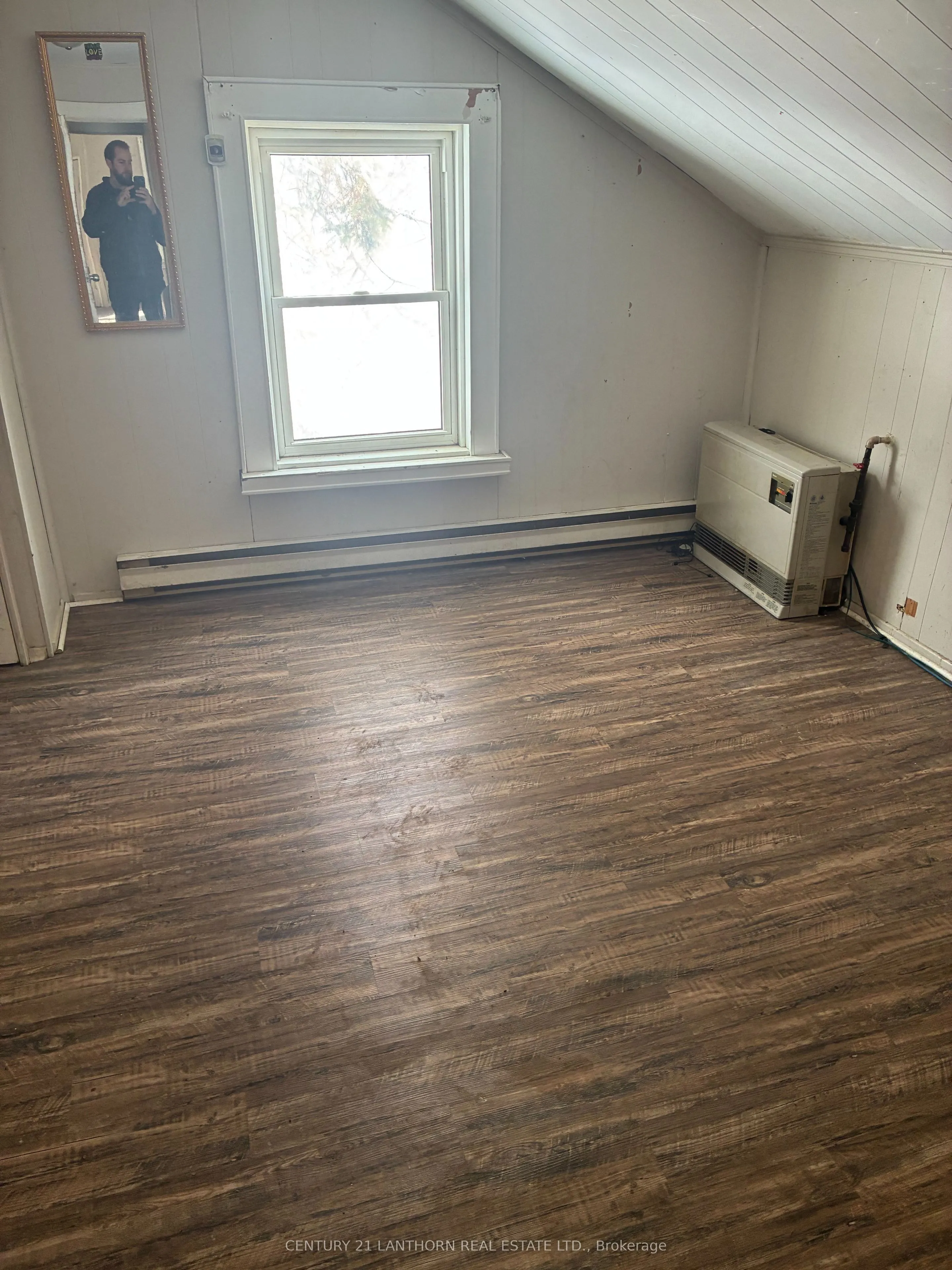 188 Dundas Street W