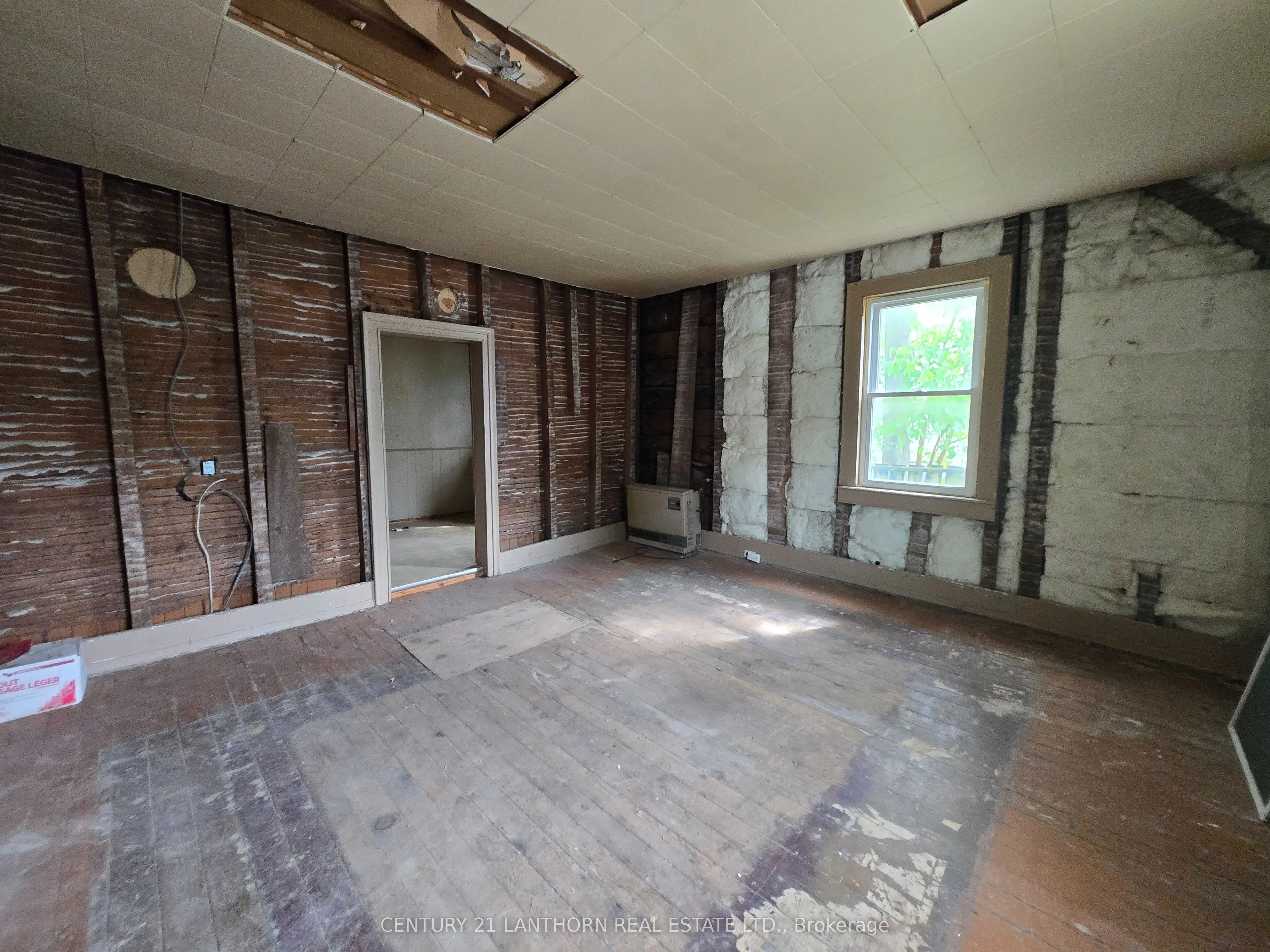 188 Dundas Street W