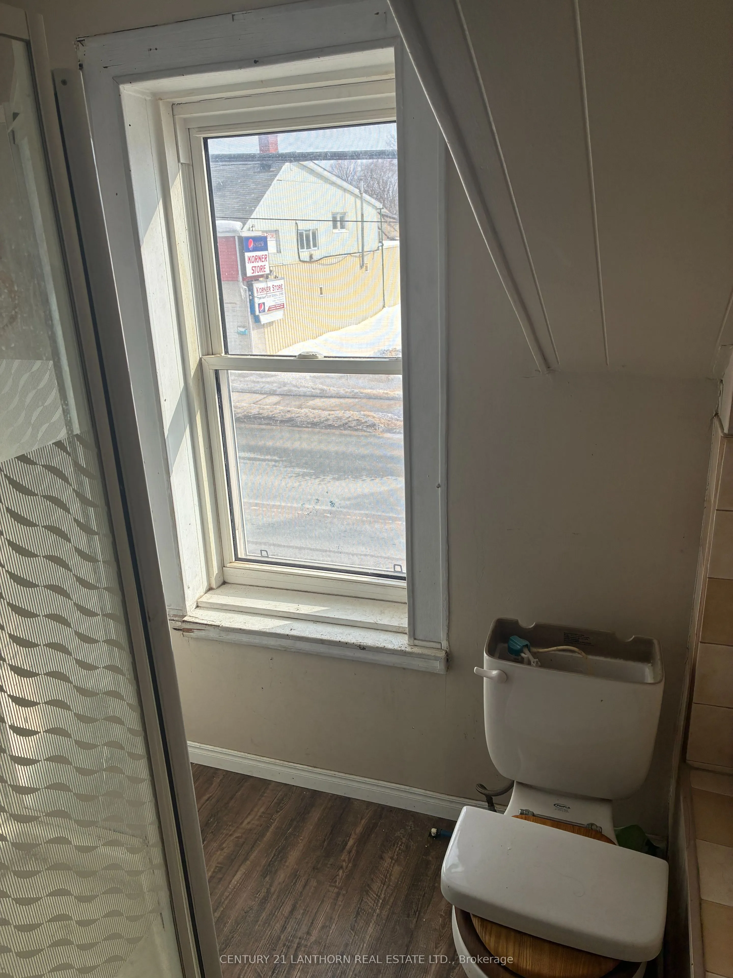 188 Dundas Street W