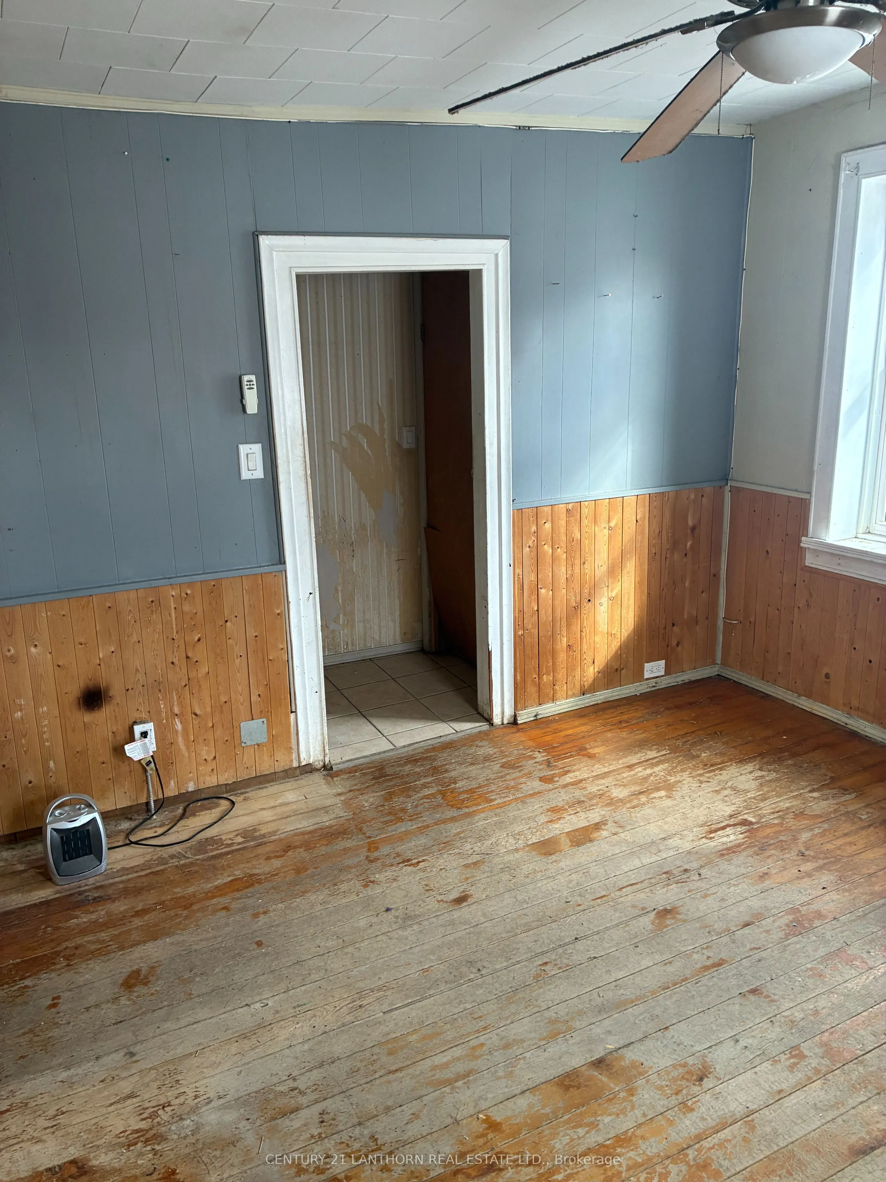188 Dundas Street W