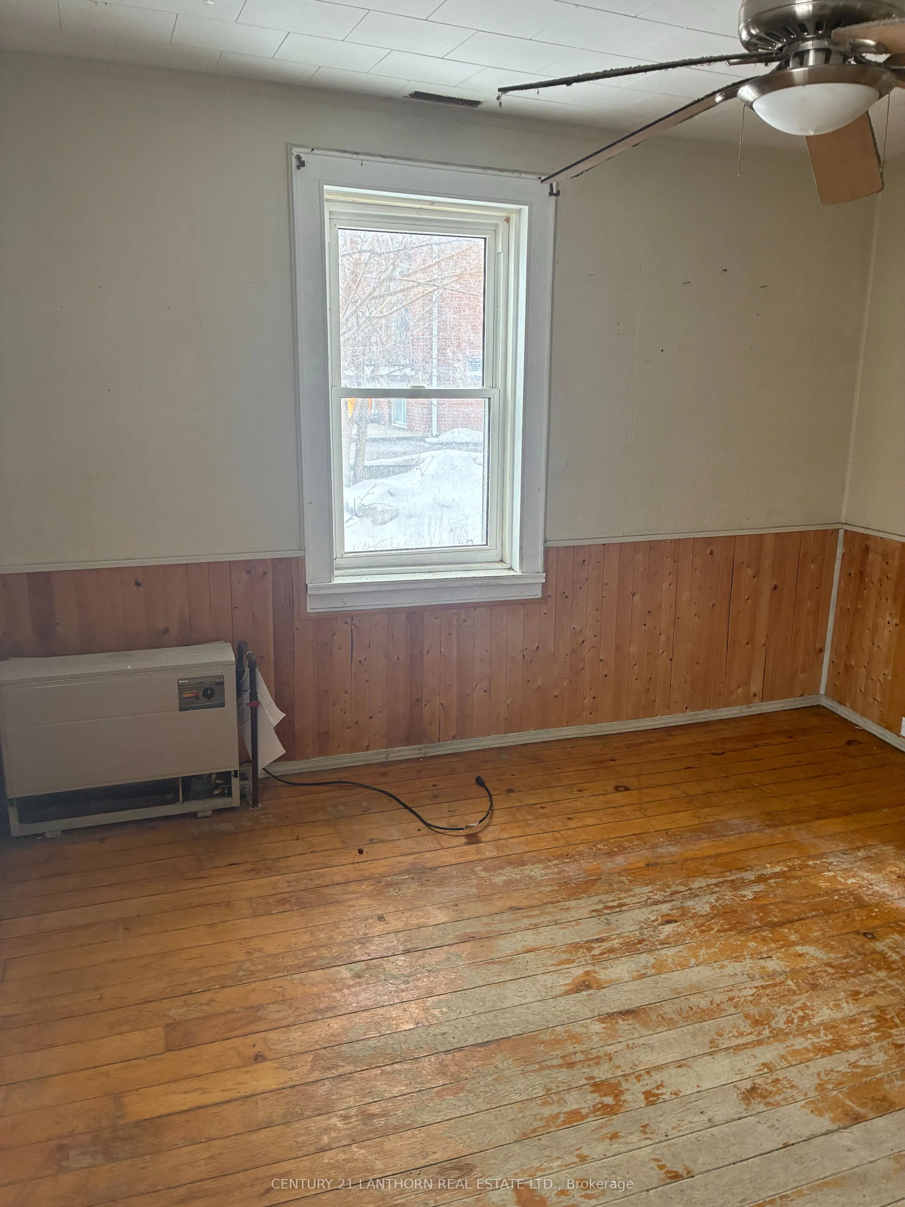 188 Dundas Street W