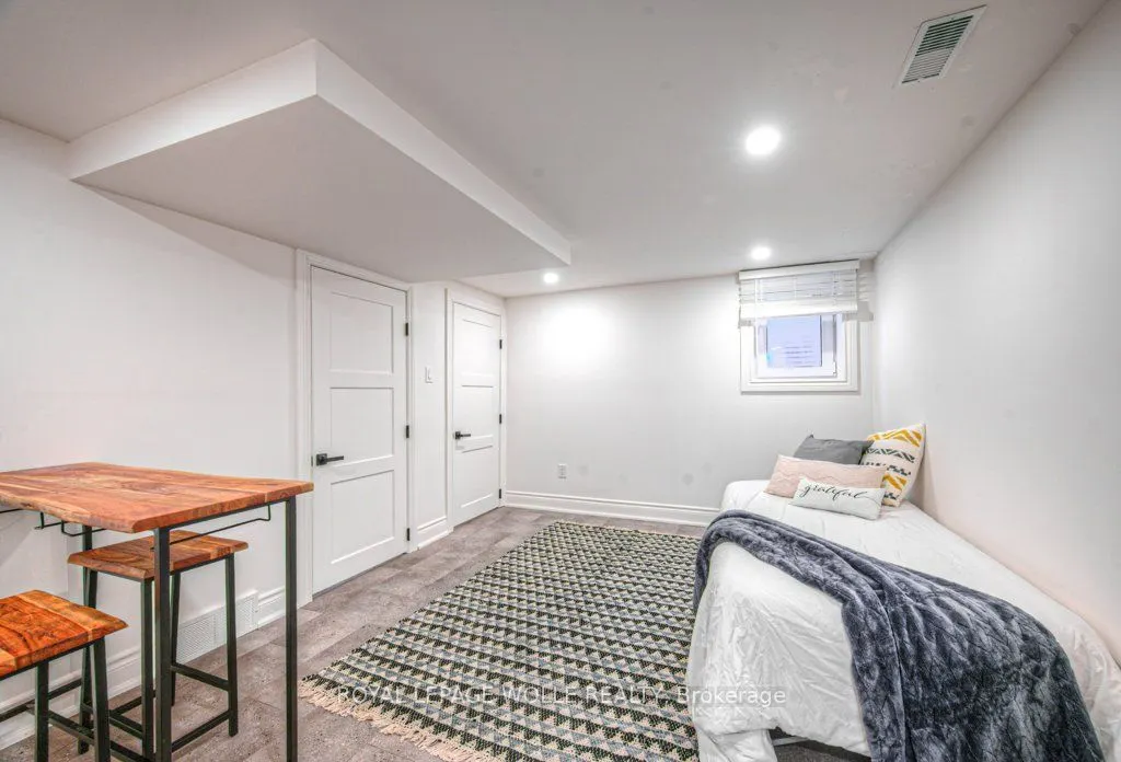 30 Dunbar Road S