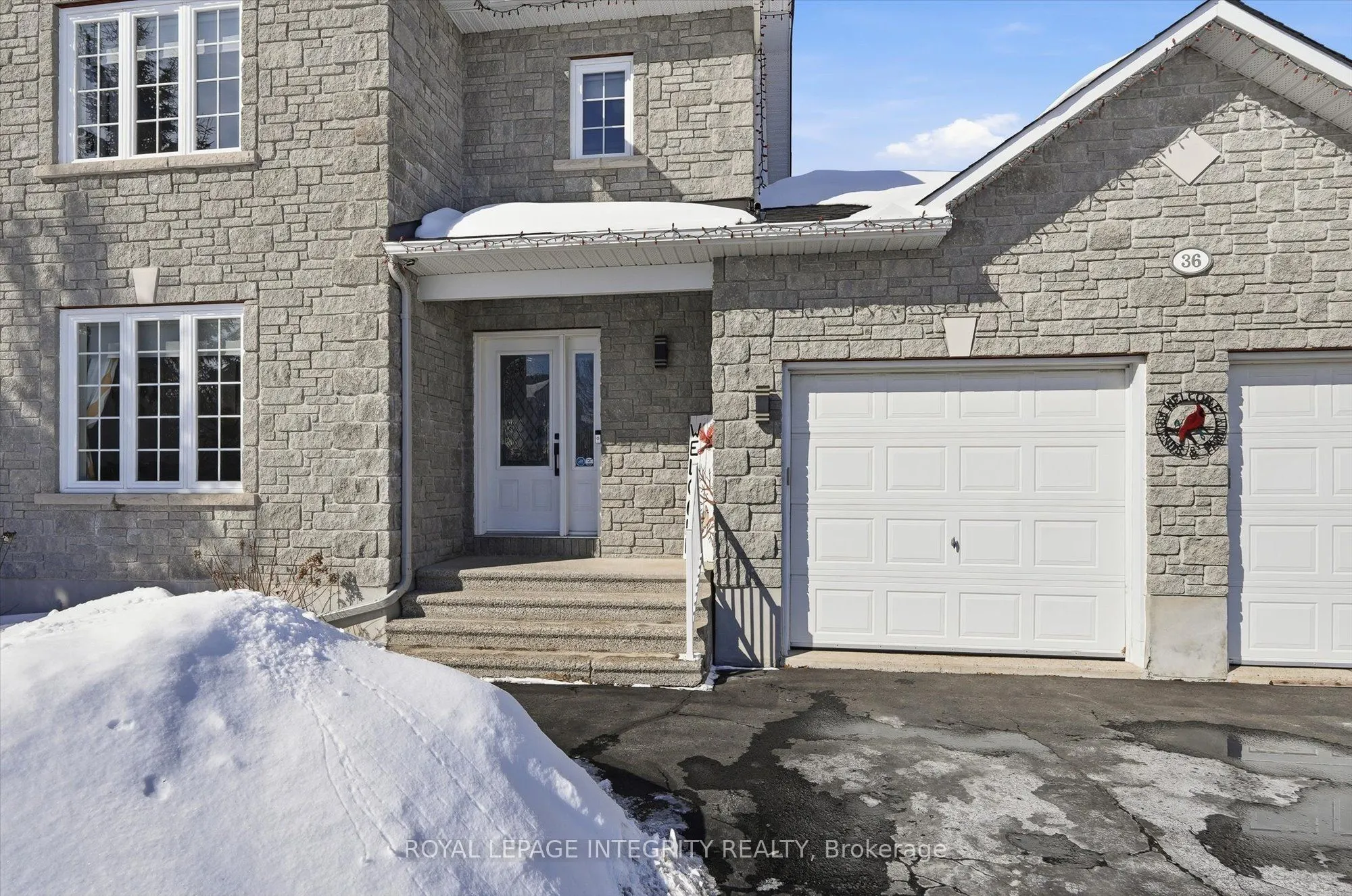 36 Frontenac Boulevard