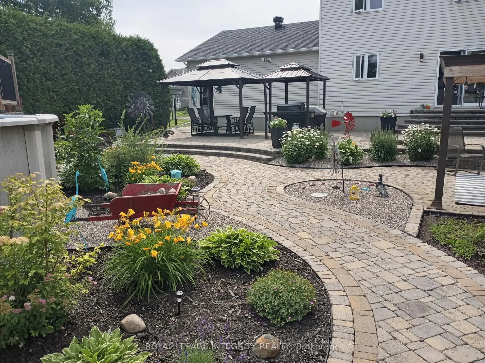 36 Frontenac Boulevard