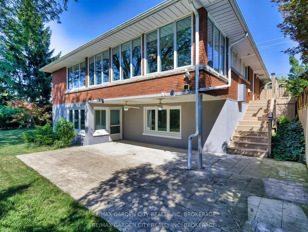 28 MARSDALE Drive