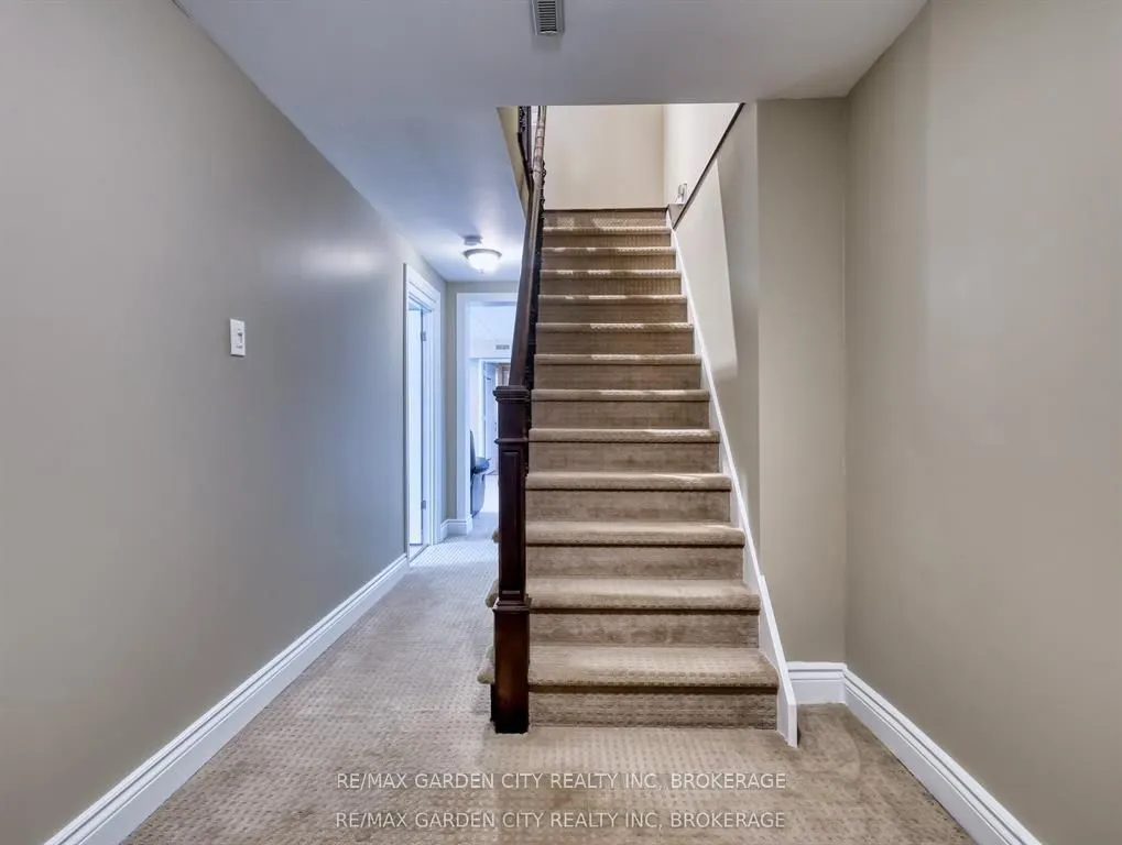 28 MARSDALE Drive