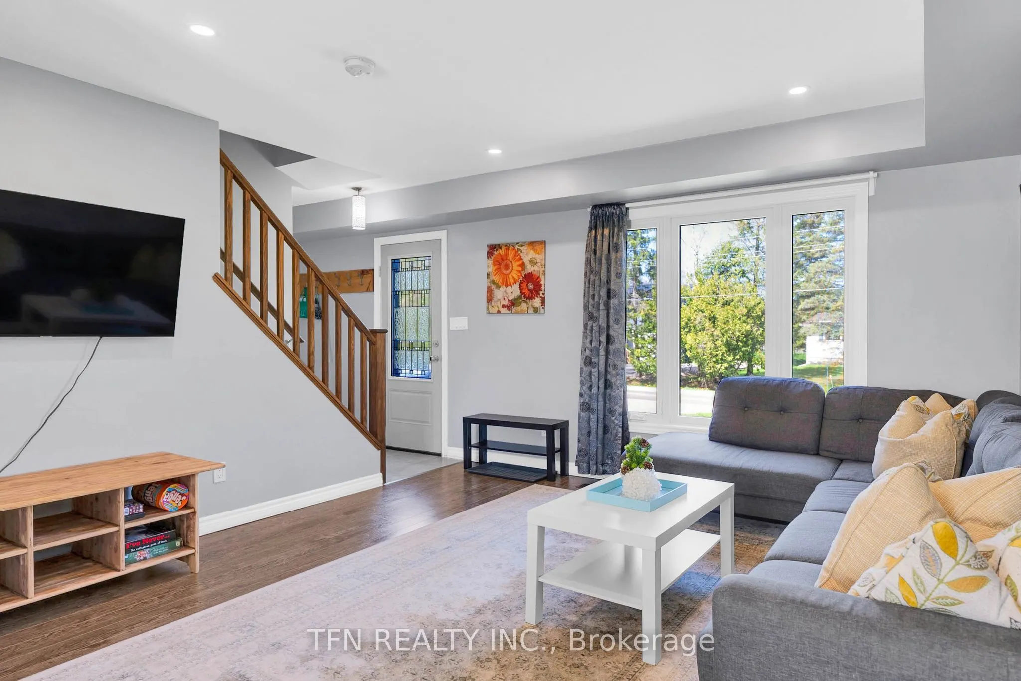 4 Pinewood Boulevard