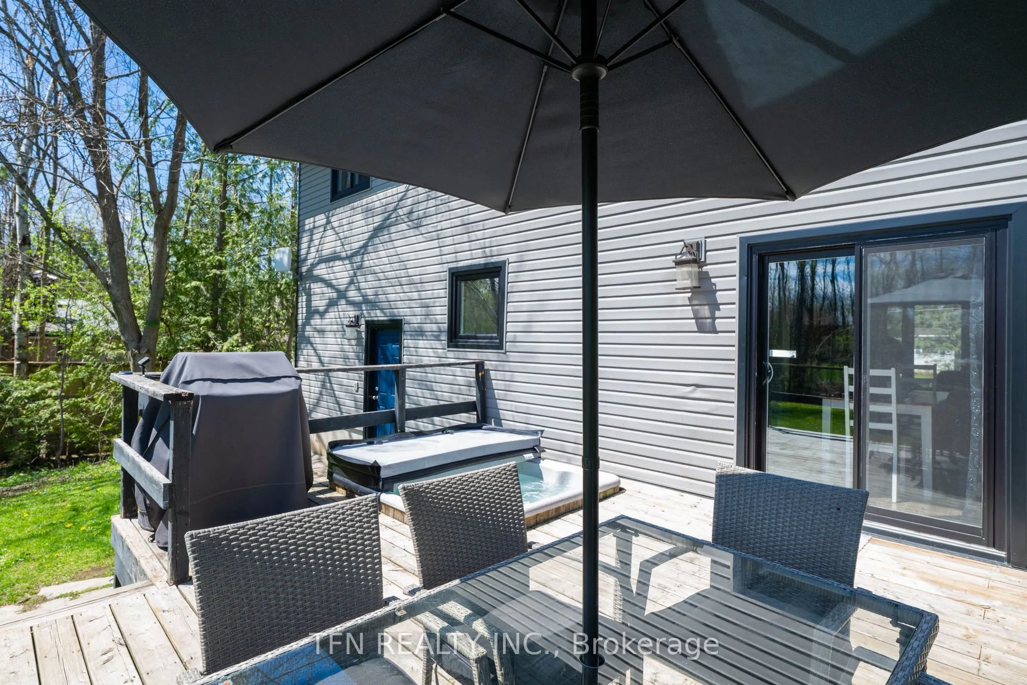 4 Pinewood Boulevard