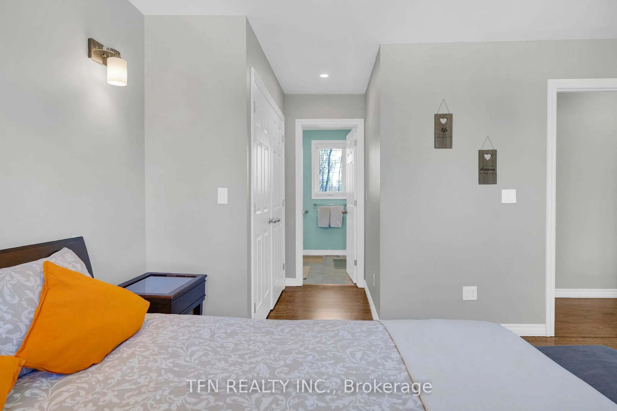4 Pinewood Boulevard